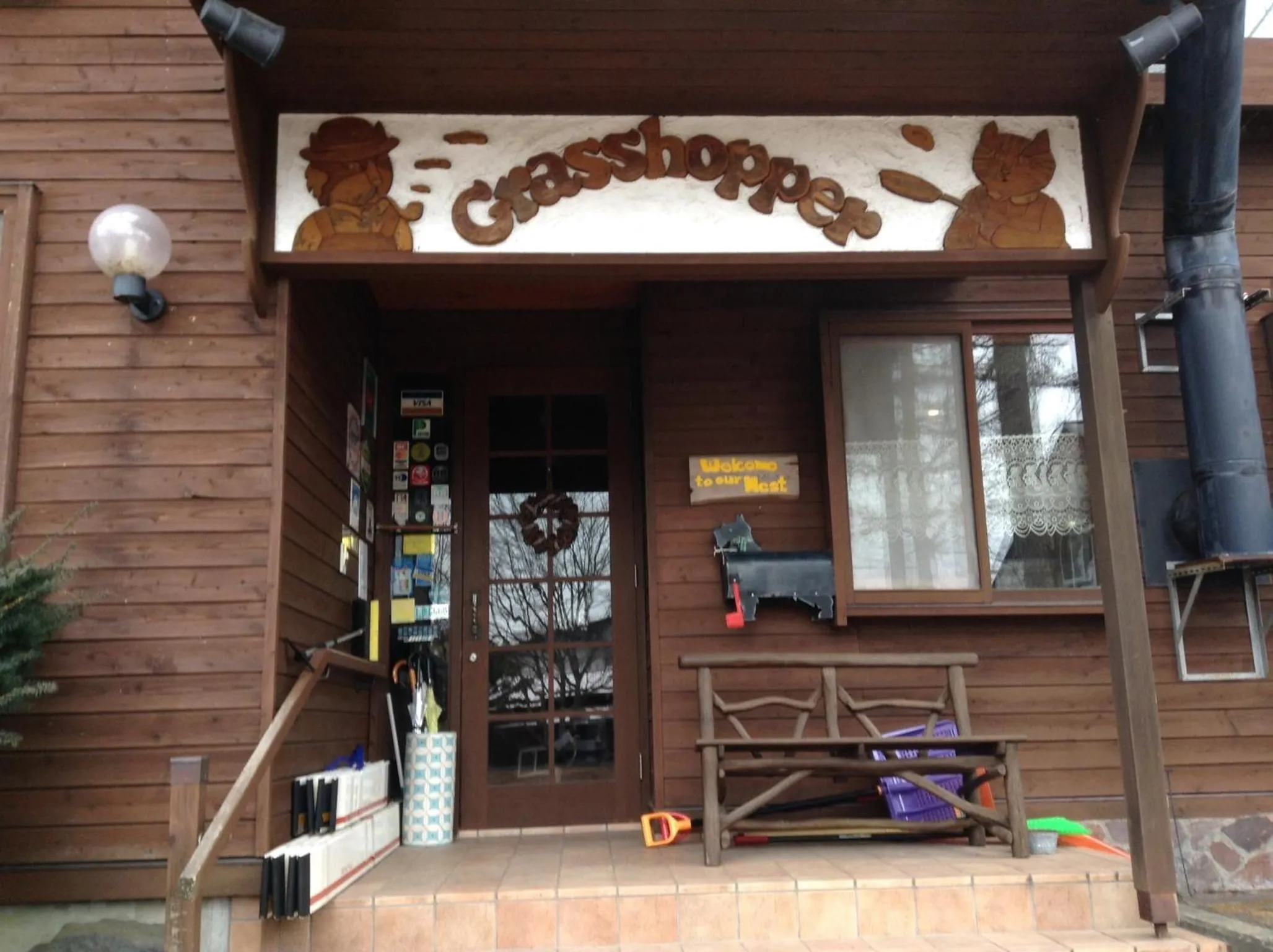 Facade/entrance in Grass Hopper