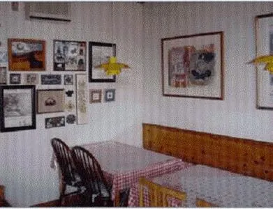 Restaurant/places to eat, Bed in Grass Hopper