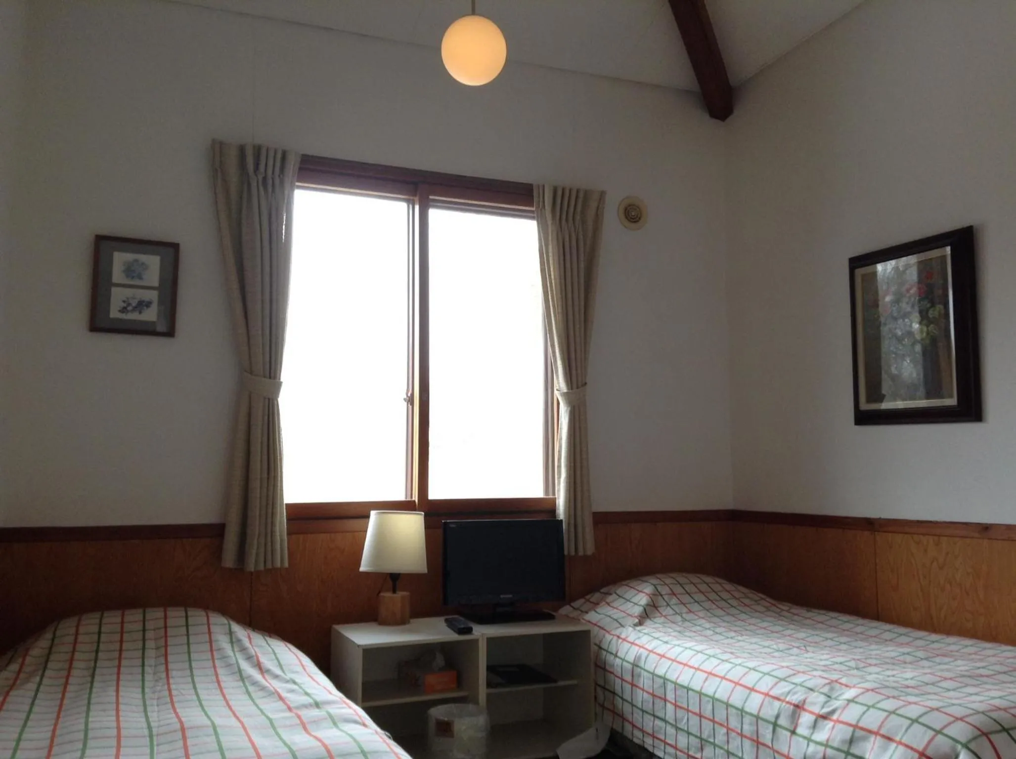 Bedroom, Bed in Grass Hopper