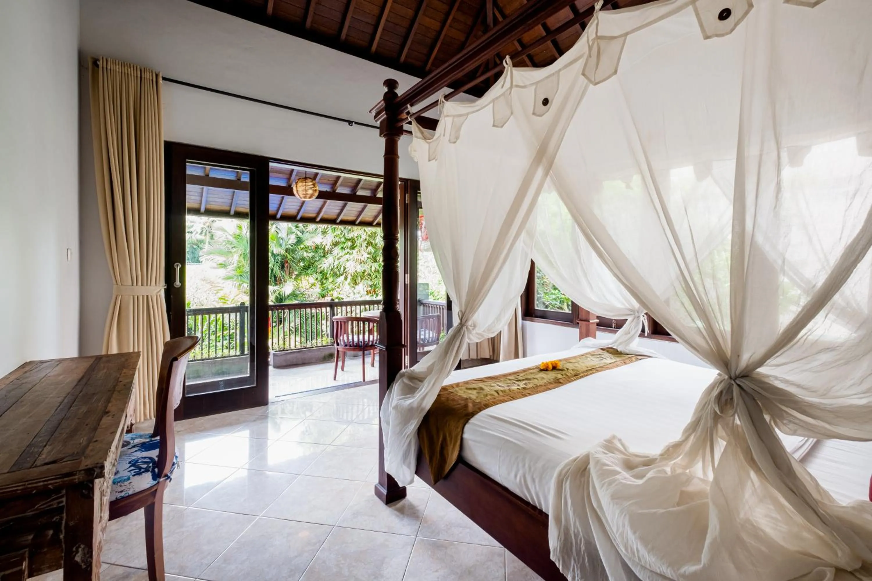 Bed in Pukakoo Villas and Suite by Supala