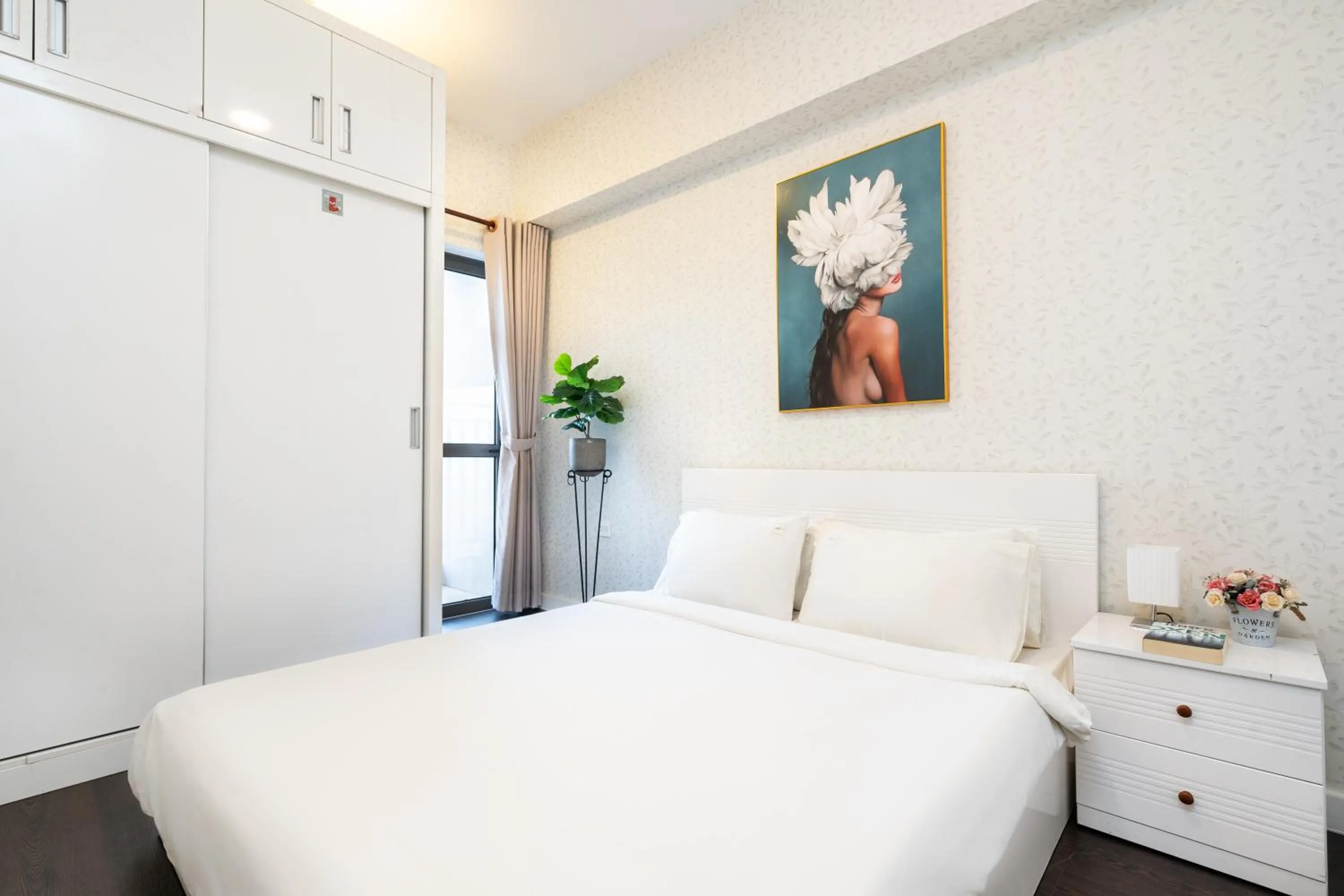 Bed in Infinity Pool Signature - Saigon Rivergate