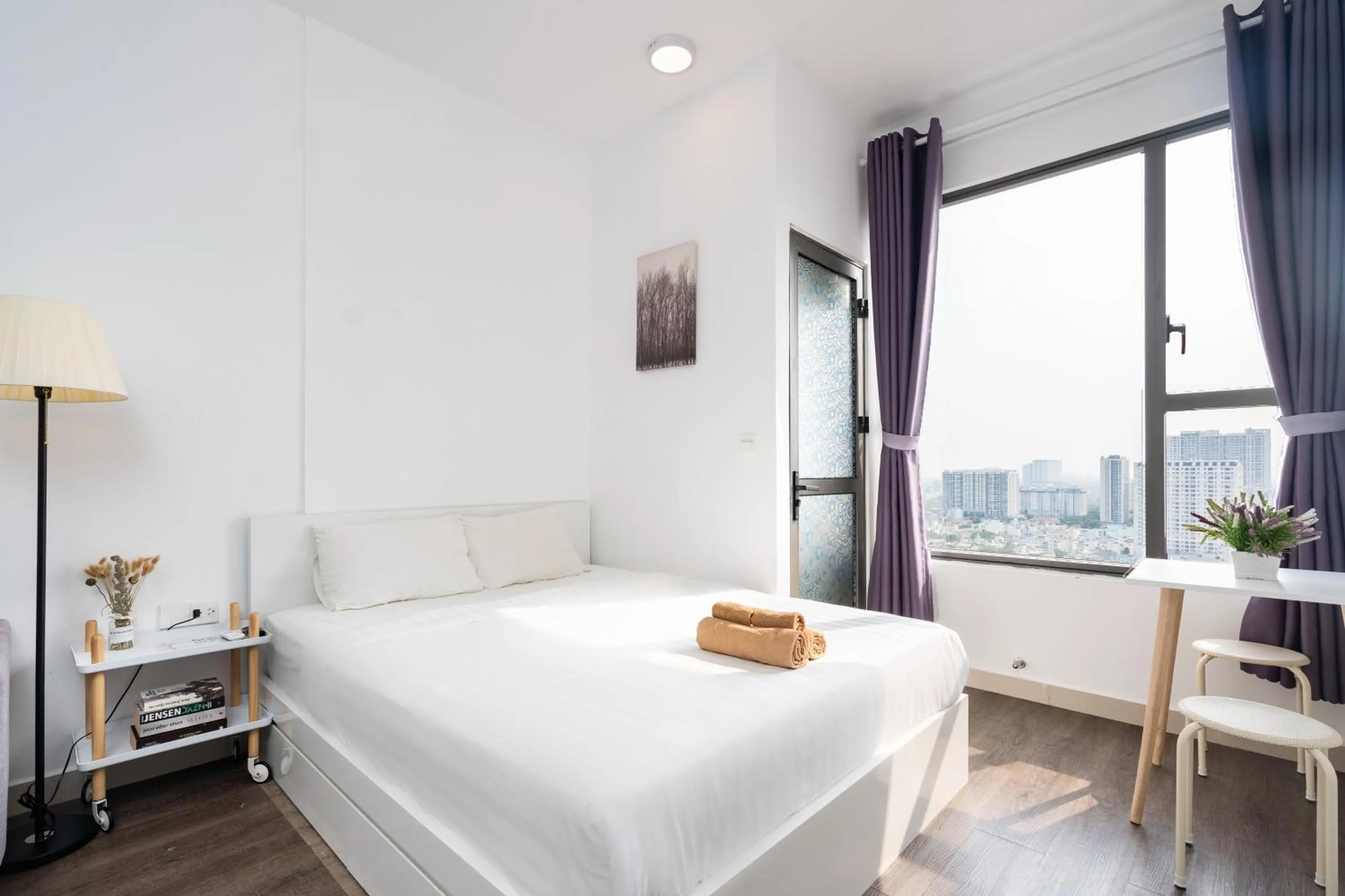 Bed in Infinity Pool Signature - Saigon Rivergate