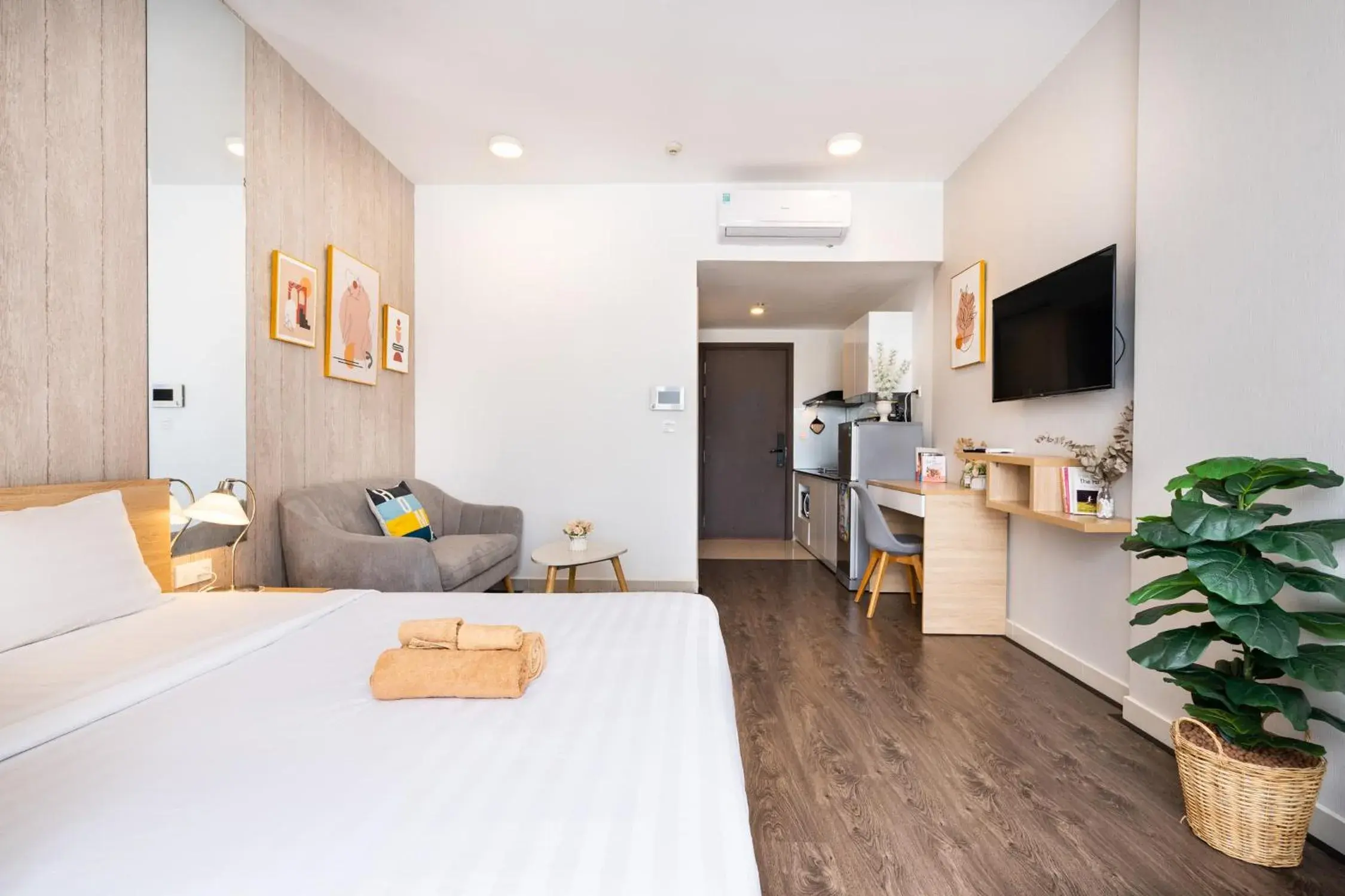 Bed in Infinity Pool Signature - Saigon Rivergate Bed in Infinity Pool Signature - Saigon Rivergate