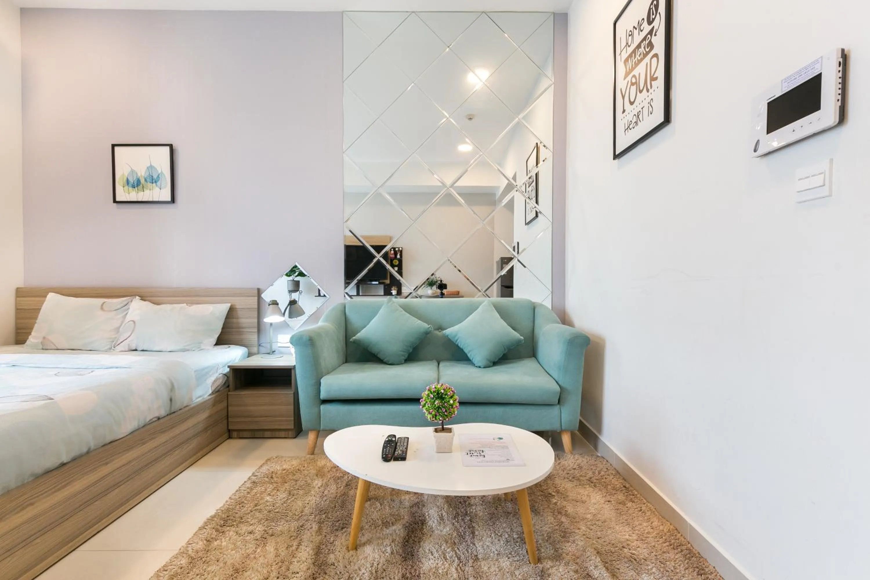 Bed in Infinity Pool Signature - Saigon Rivergate