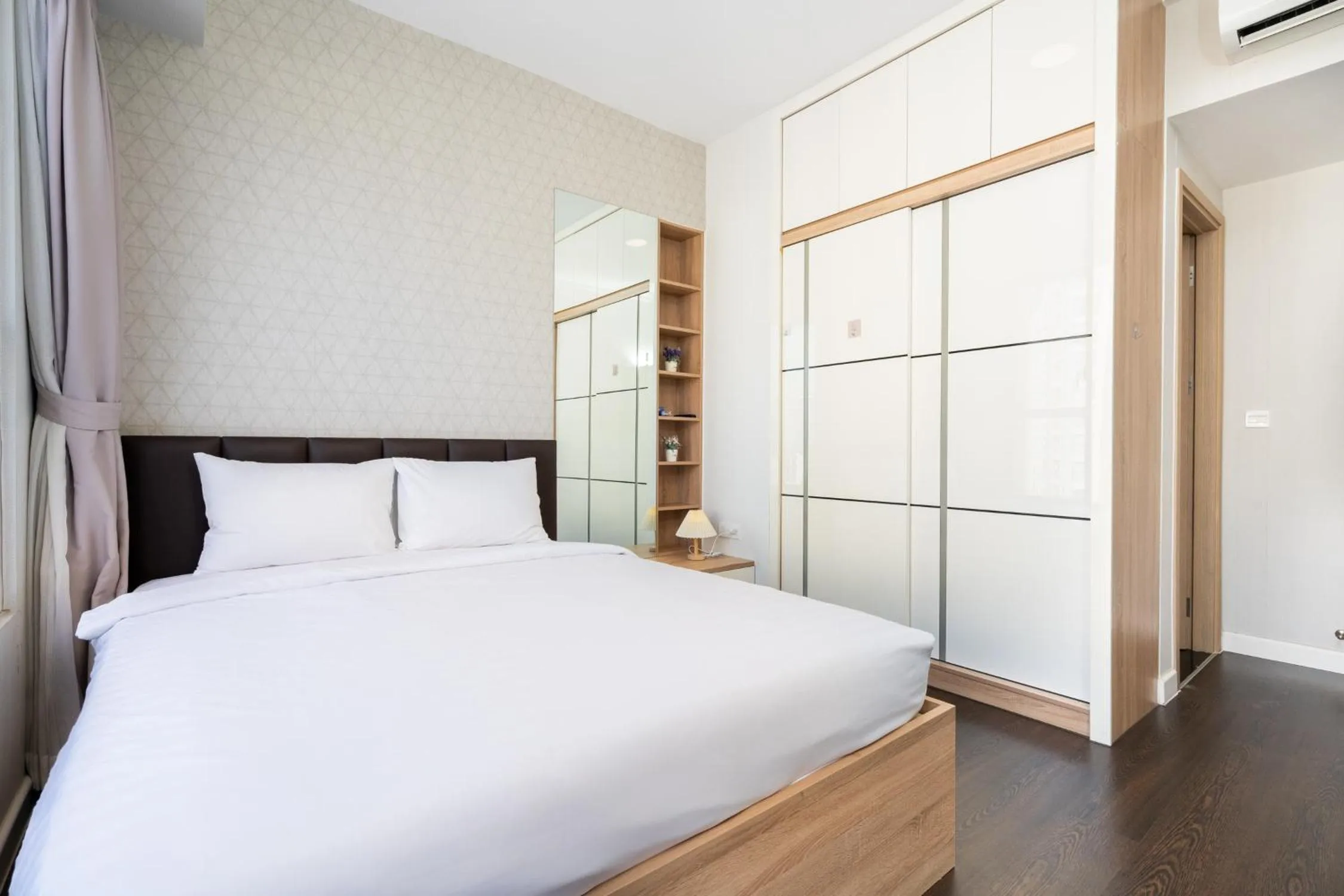 Bed in Infinity Pool Signature - Saigon Rivergate