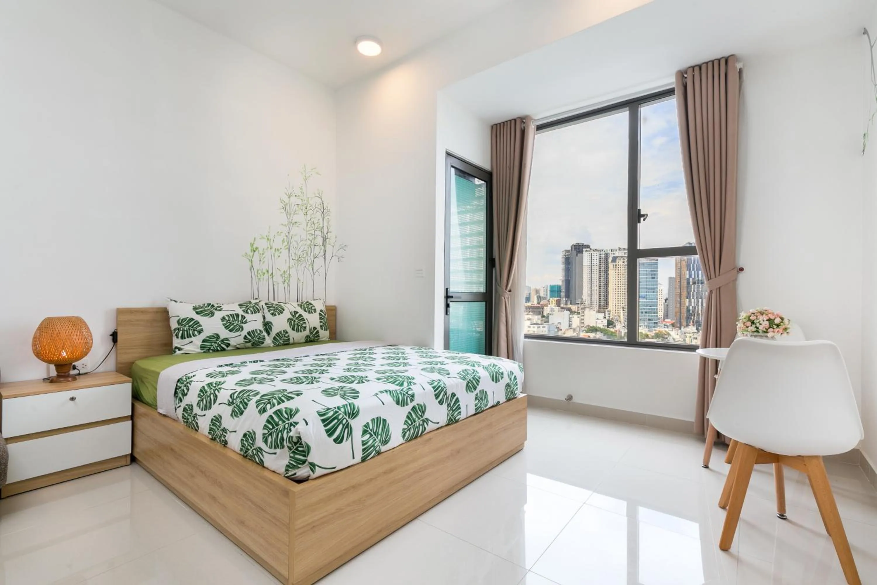 Bed in Infinity Pool Signature - Saigon Rivergate