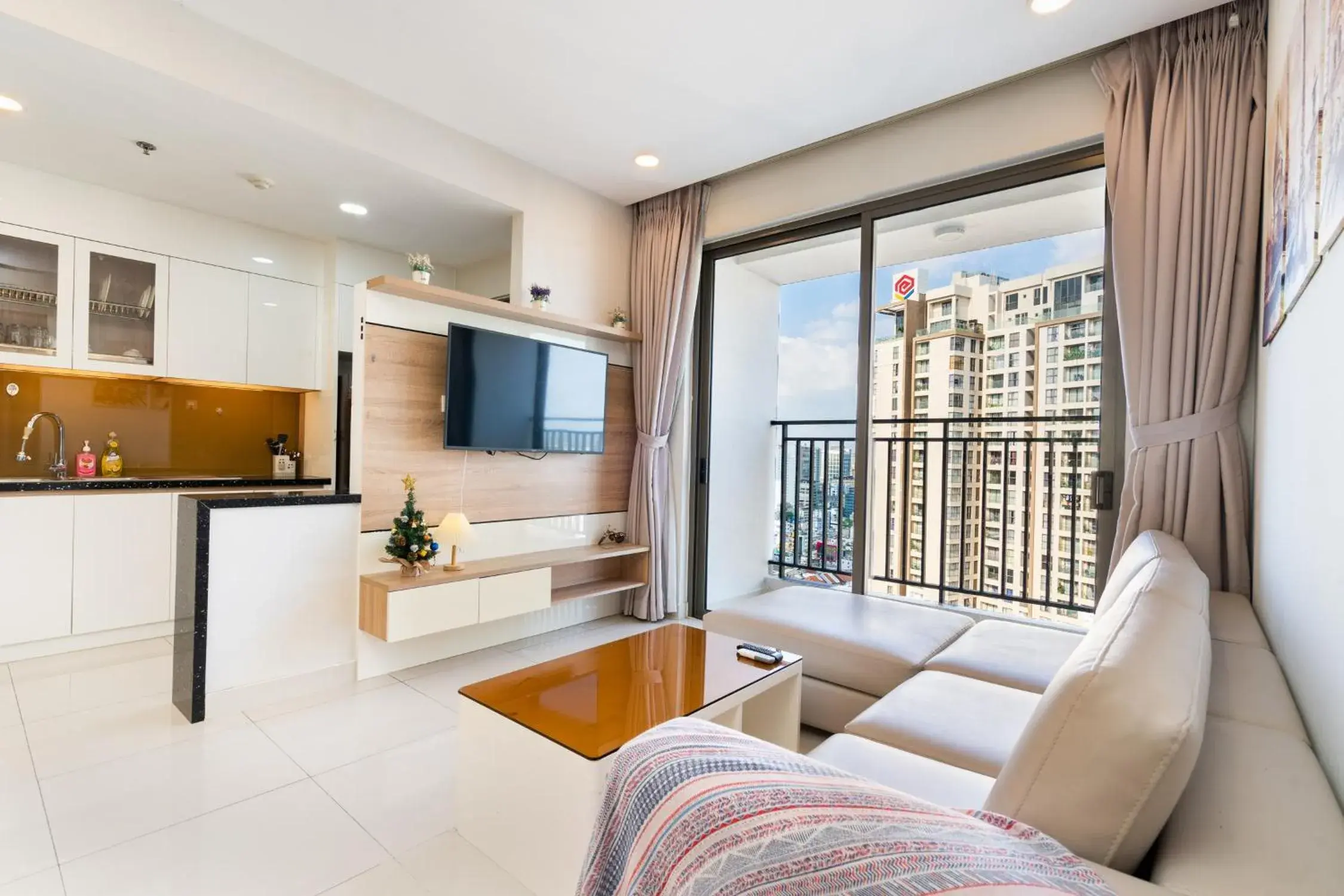 Infinity Pool Signature - Saigon Rivergate Infinity Pool Signature - Saigon Rivergate