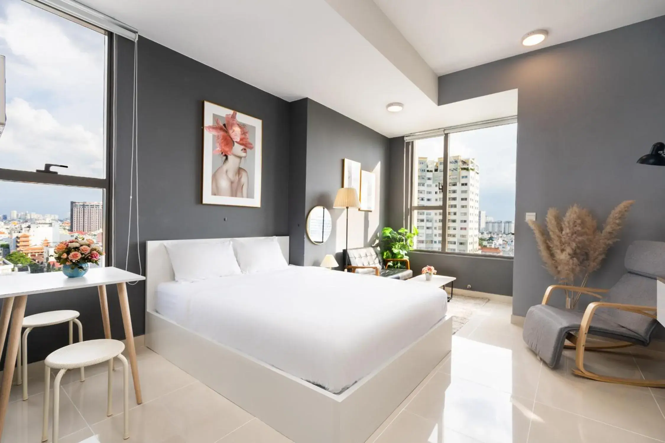 Bed in Infinity Pool Signature - Saigon Rivergate Bed in Infinity Pool Signature - Saigon Rivergate