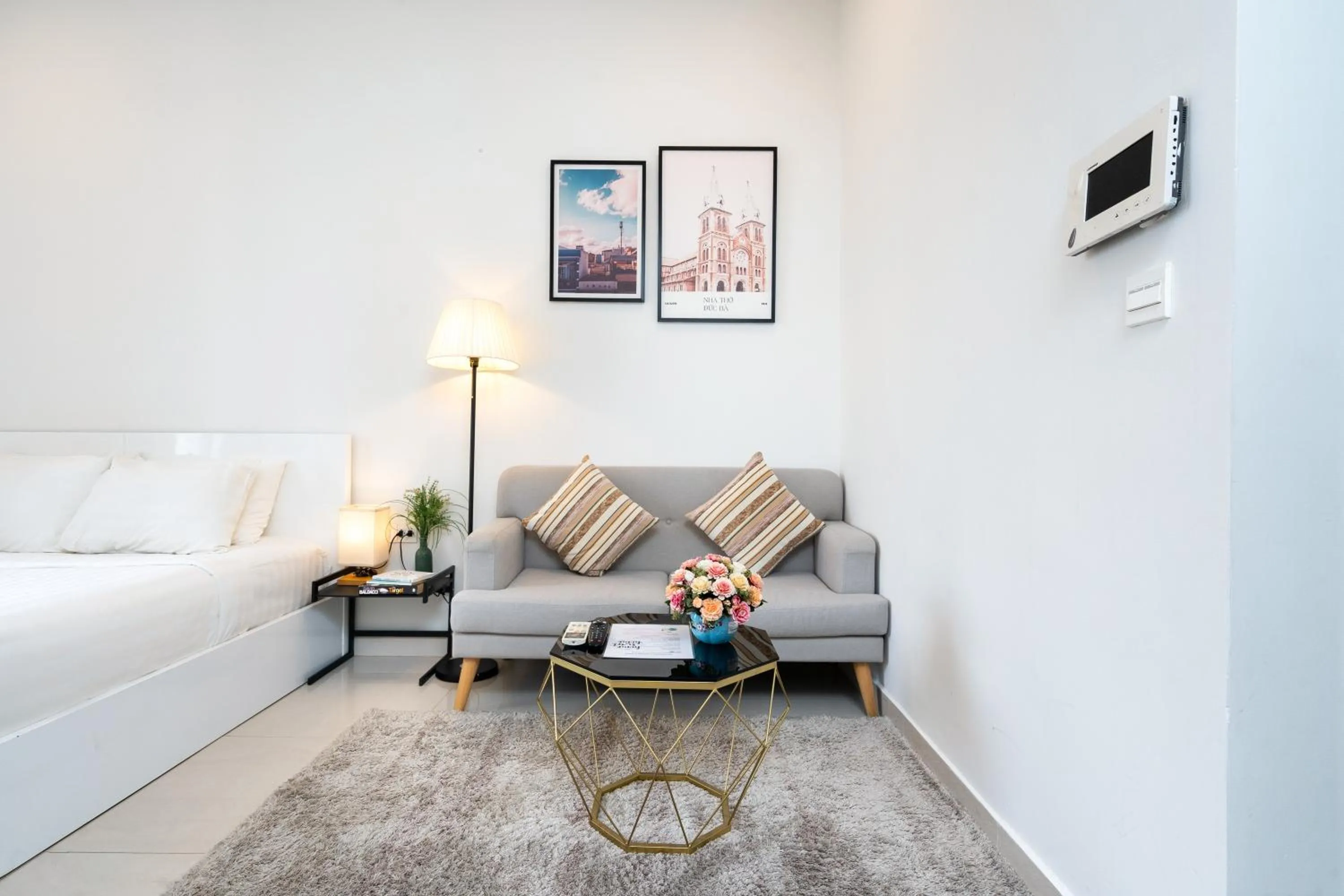 Bed in Infinity Pool Signature - Saigon Rivergate