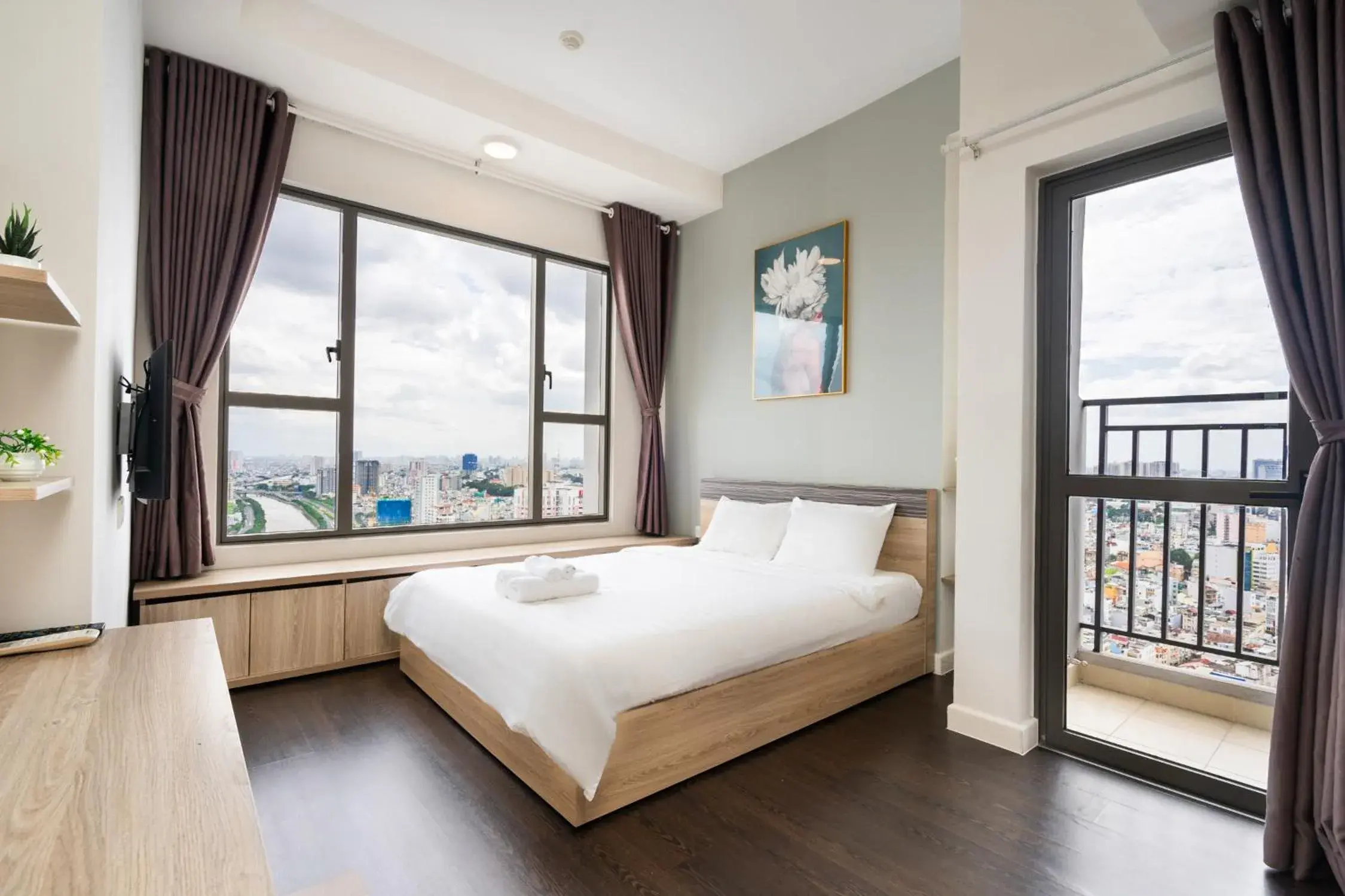 Bed in Infinity Pool Signature - Saigon Rivergate Bed in Infinity Pool Signature - Saigon Rivergate