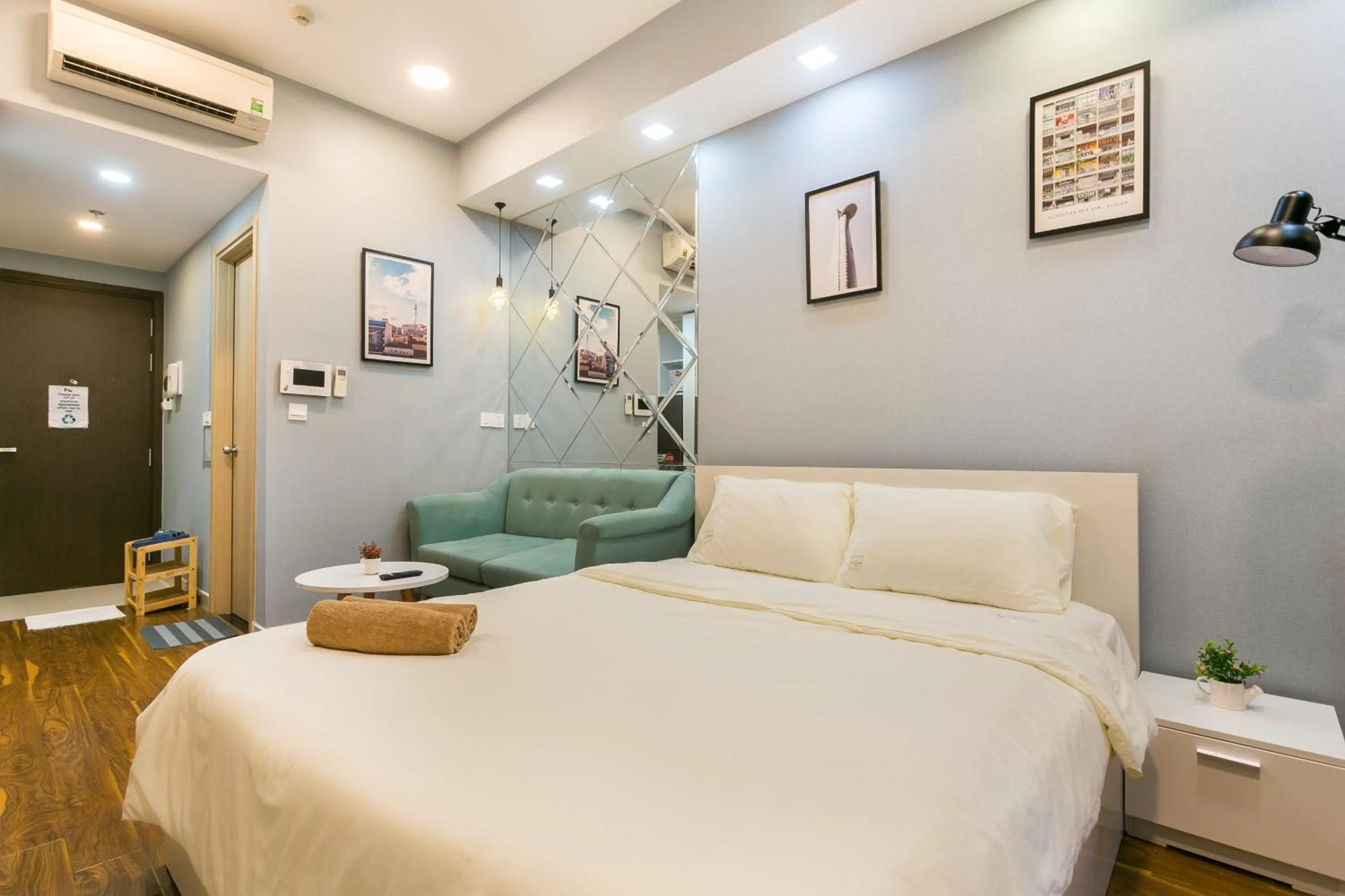 Bed in Infinity Pool Signature - Saigon Rivergate