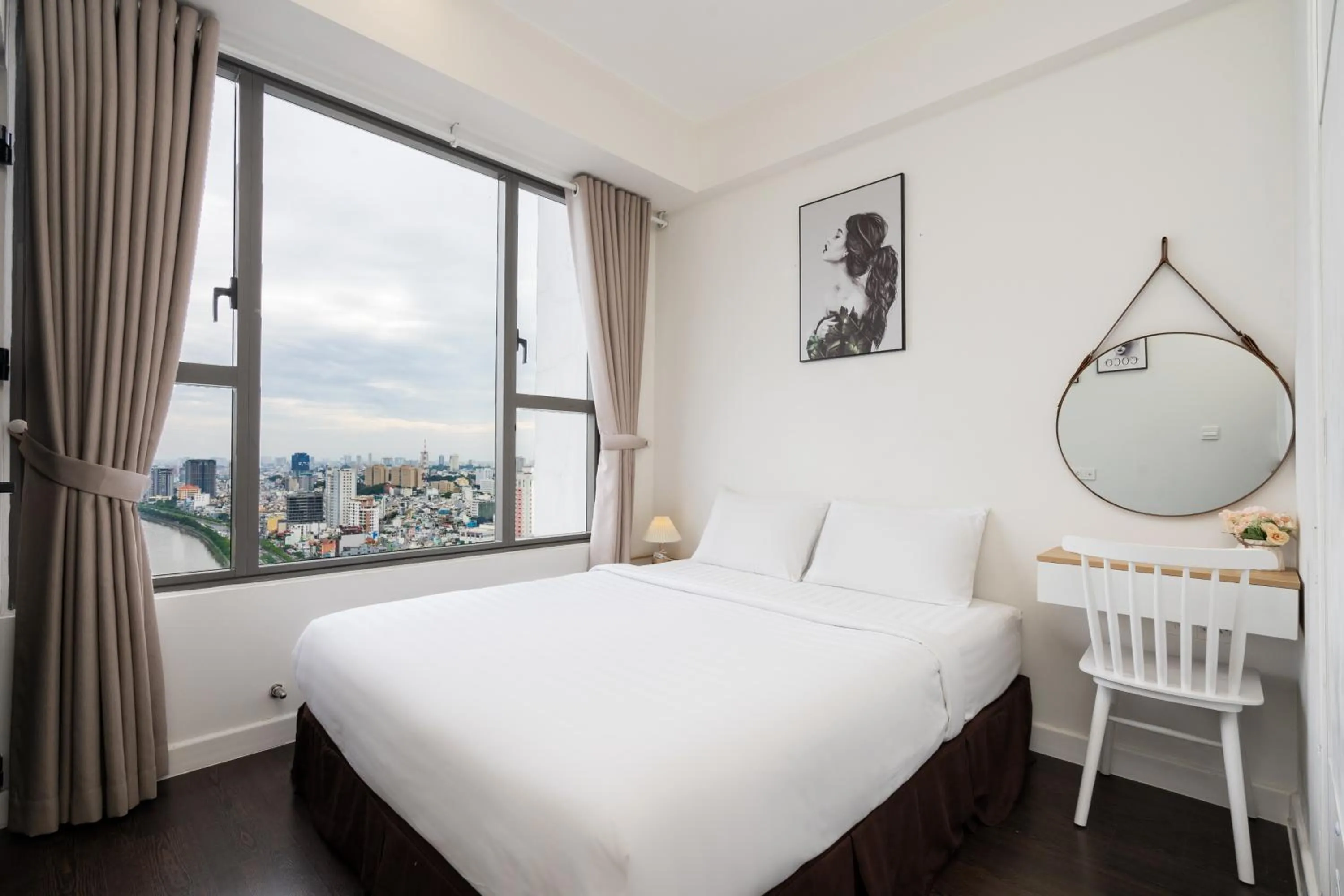 Bed in Infinity Pool Signature - Saigon Rivergate