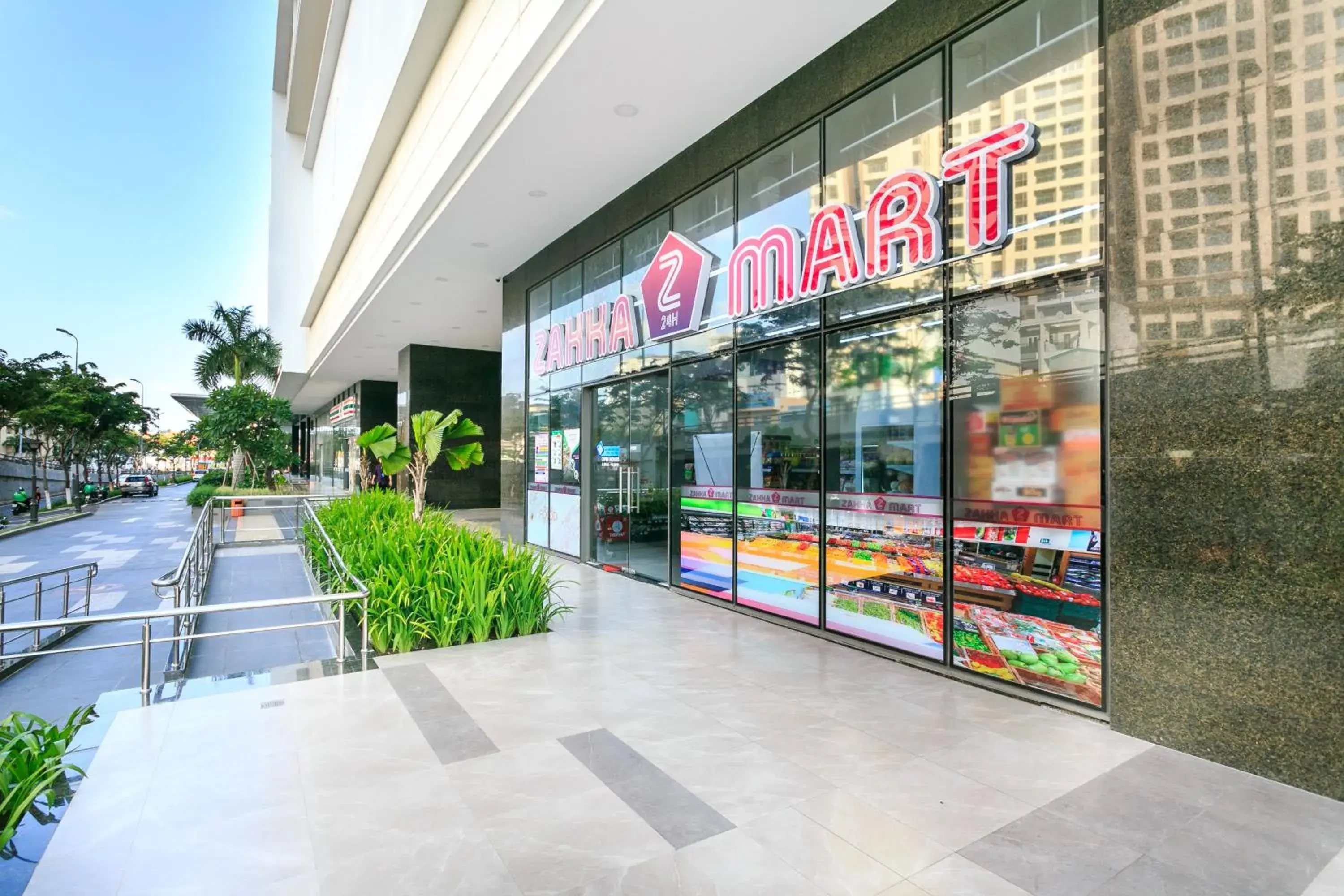 Facade/entrance in Infinity Pool Signature - Saigon Rivergate Facade/entrance in Infinity Pool Signature - Saigon Rivergate