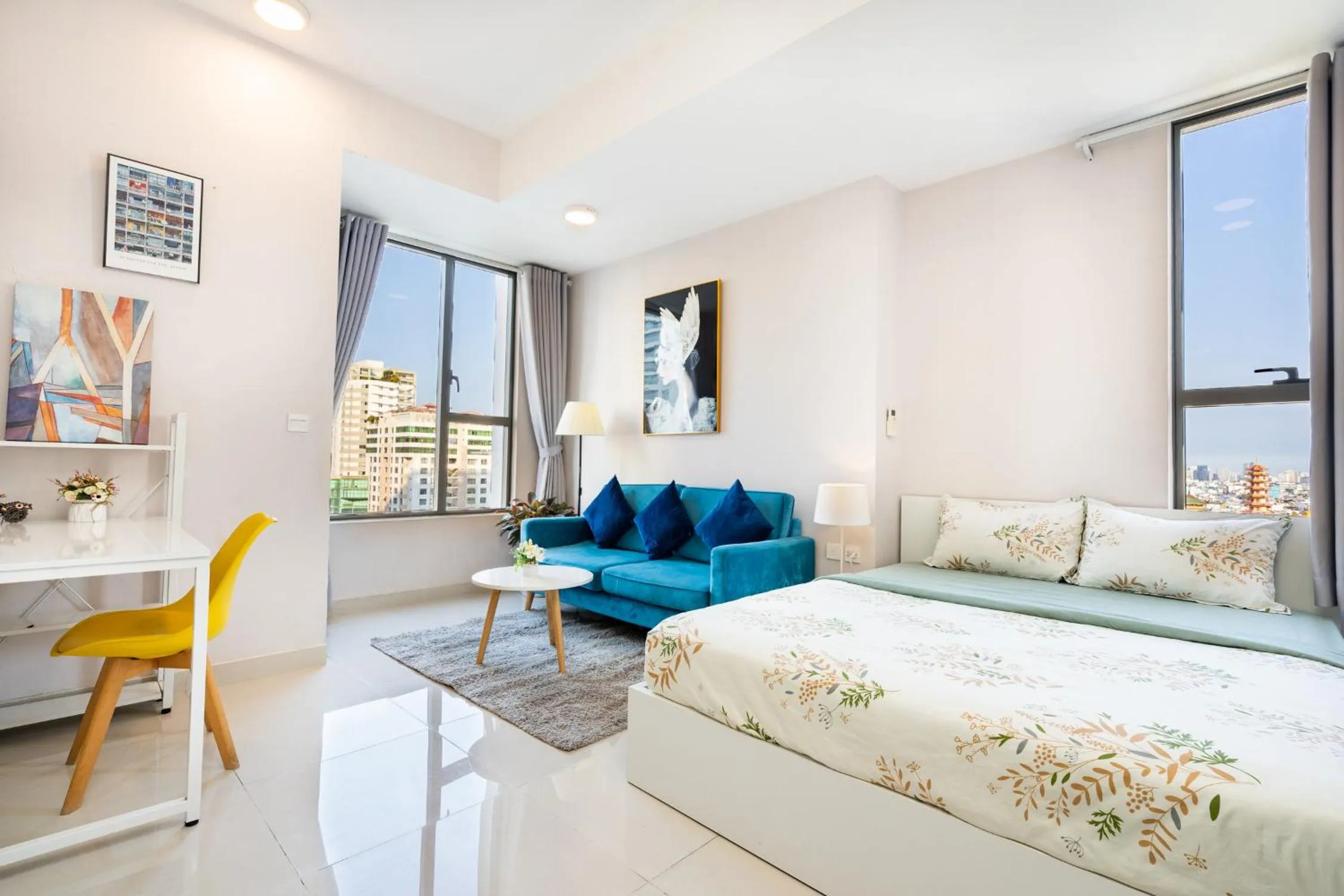 Bed in Infinity Pool Signature - Saigon Rivergate