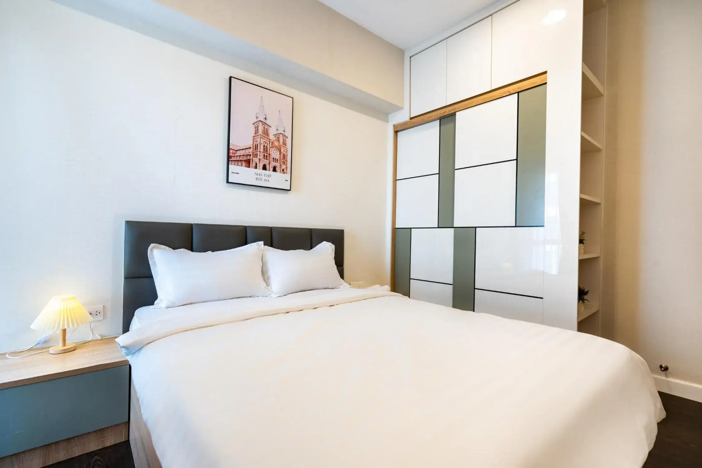 Bed in Infinity Pool Signature - Saigon Rivergate Bed in Infinity Pool Signature - Saigon Rivergate