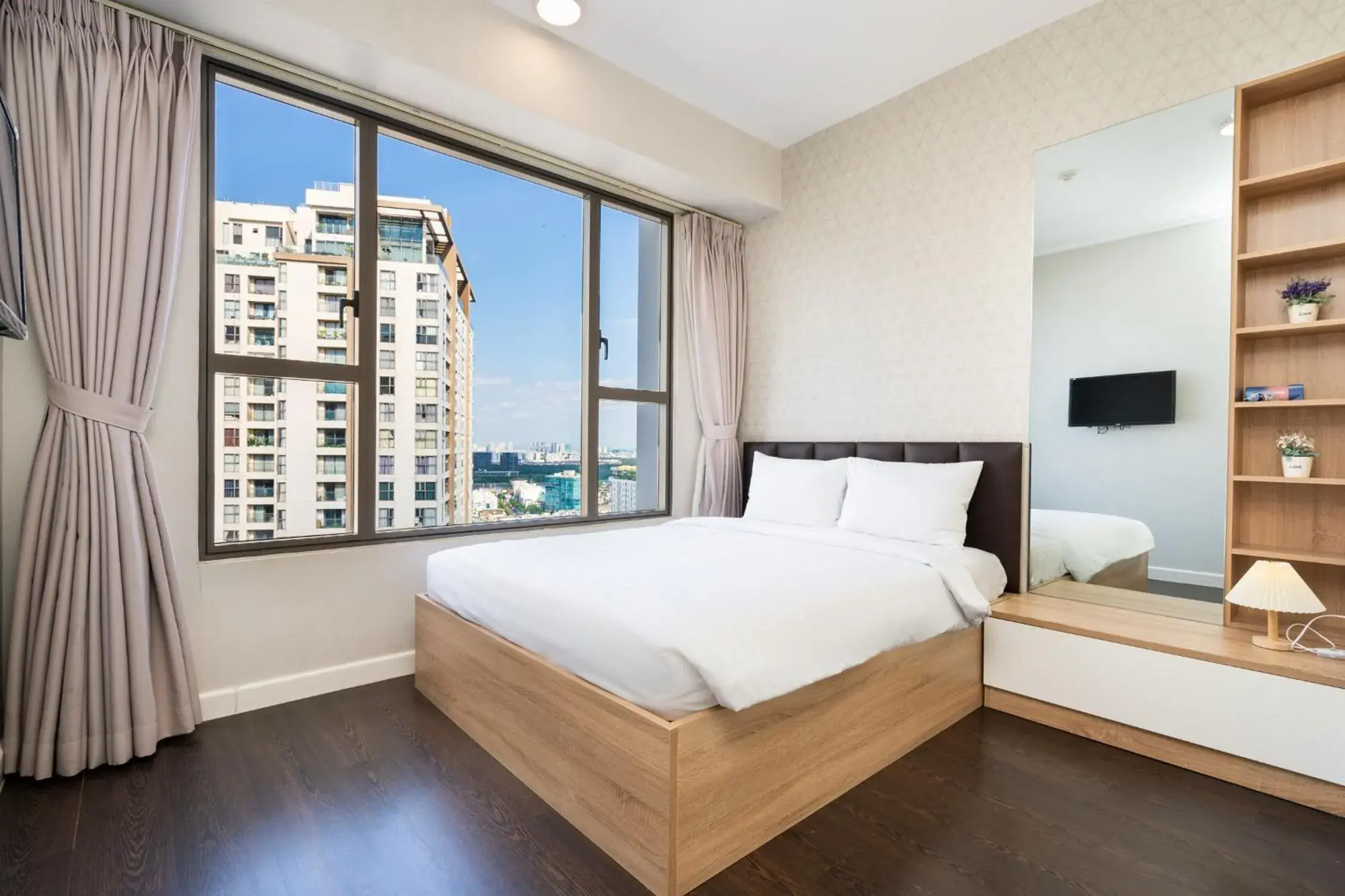 Bed in Infinity Pool Signature - Saigon Rivergate Bed in Infinity Pool Signature - Saigon Rivergate