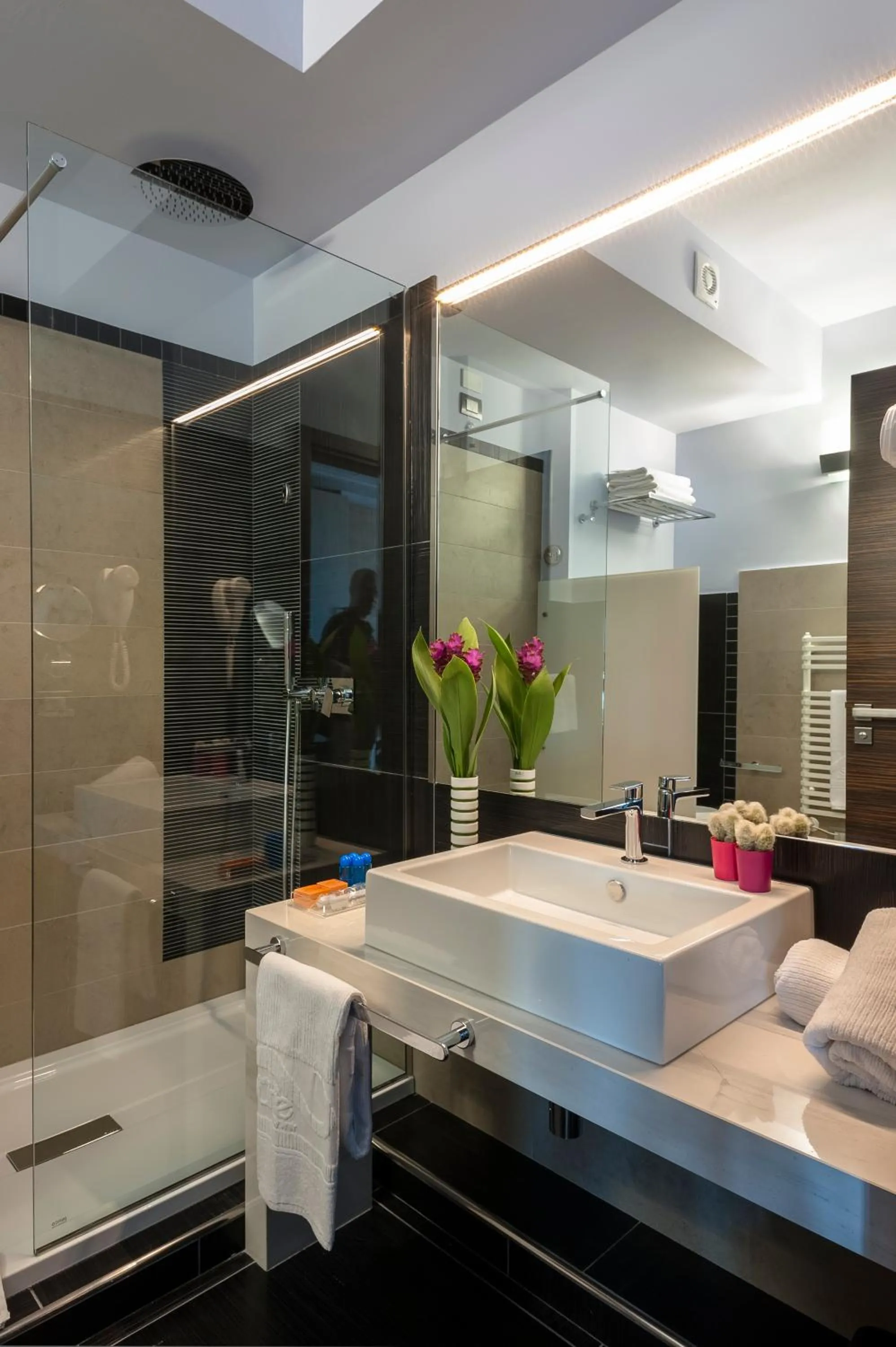 Bathroom in Le Dune Suite Hotel