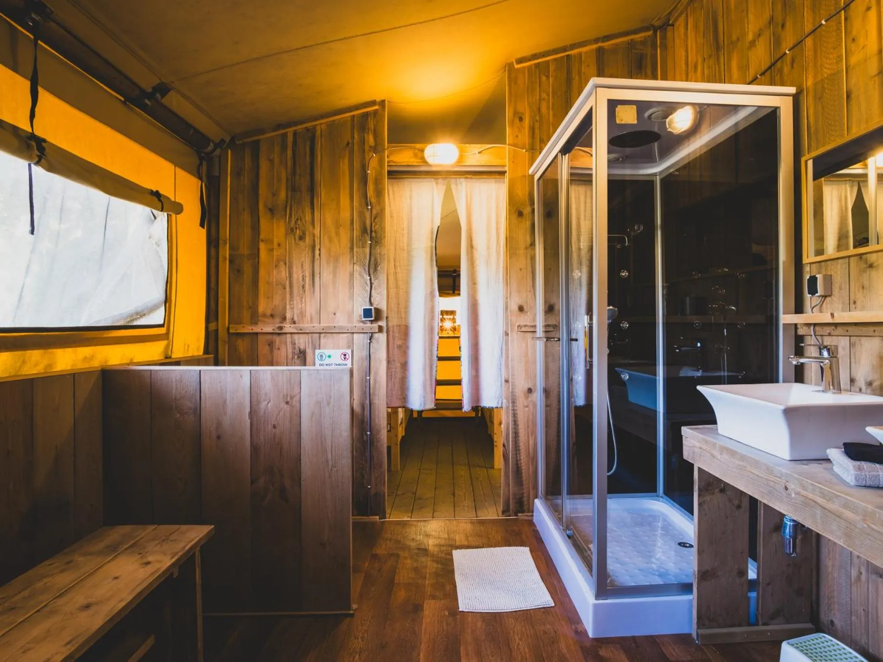 Shower in Quinta Japonesa