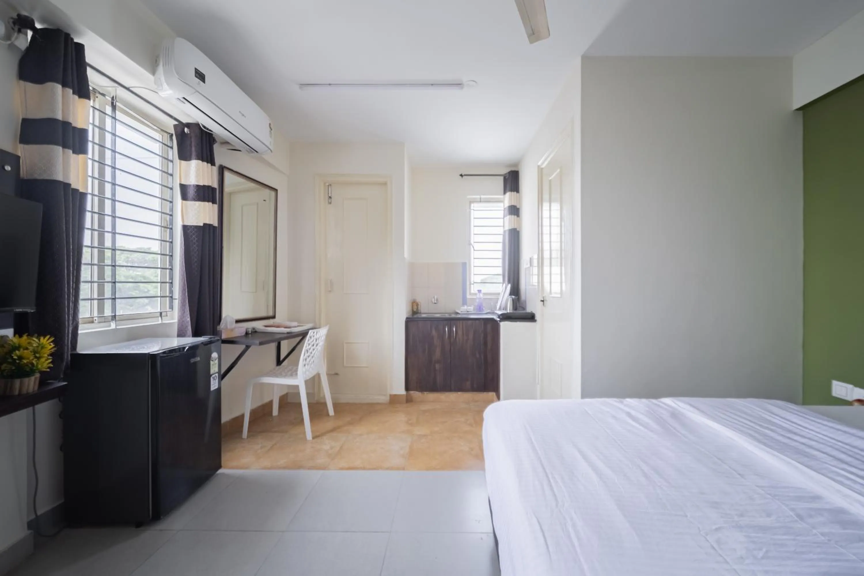 Photo of the whole room, Bed in Stayhome Classic