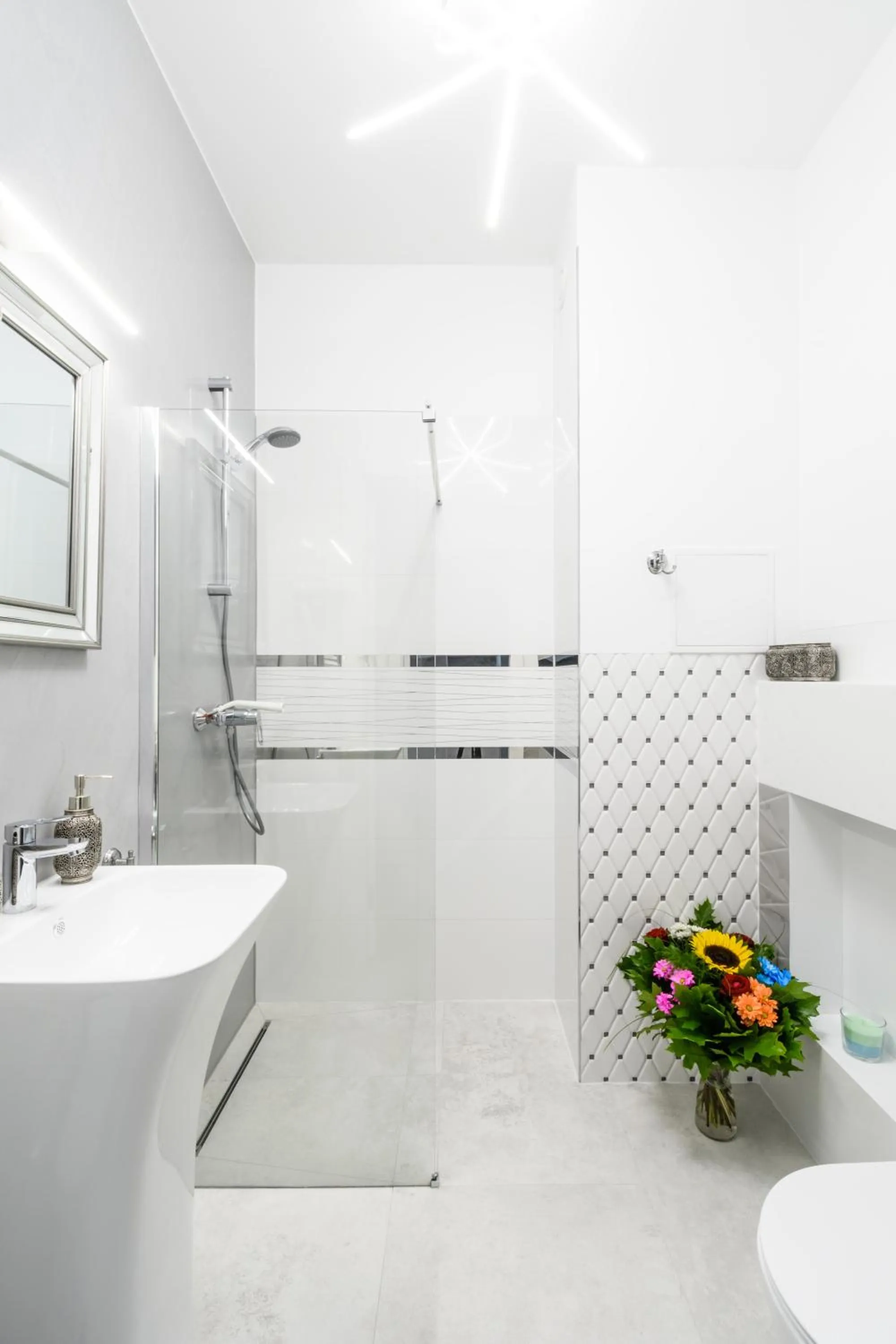 Shower in Aparthotel Pawia Deluxe- 10 min to center