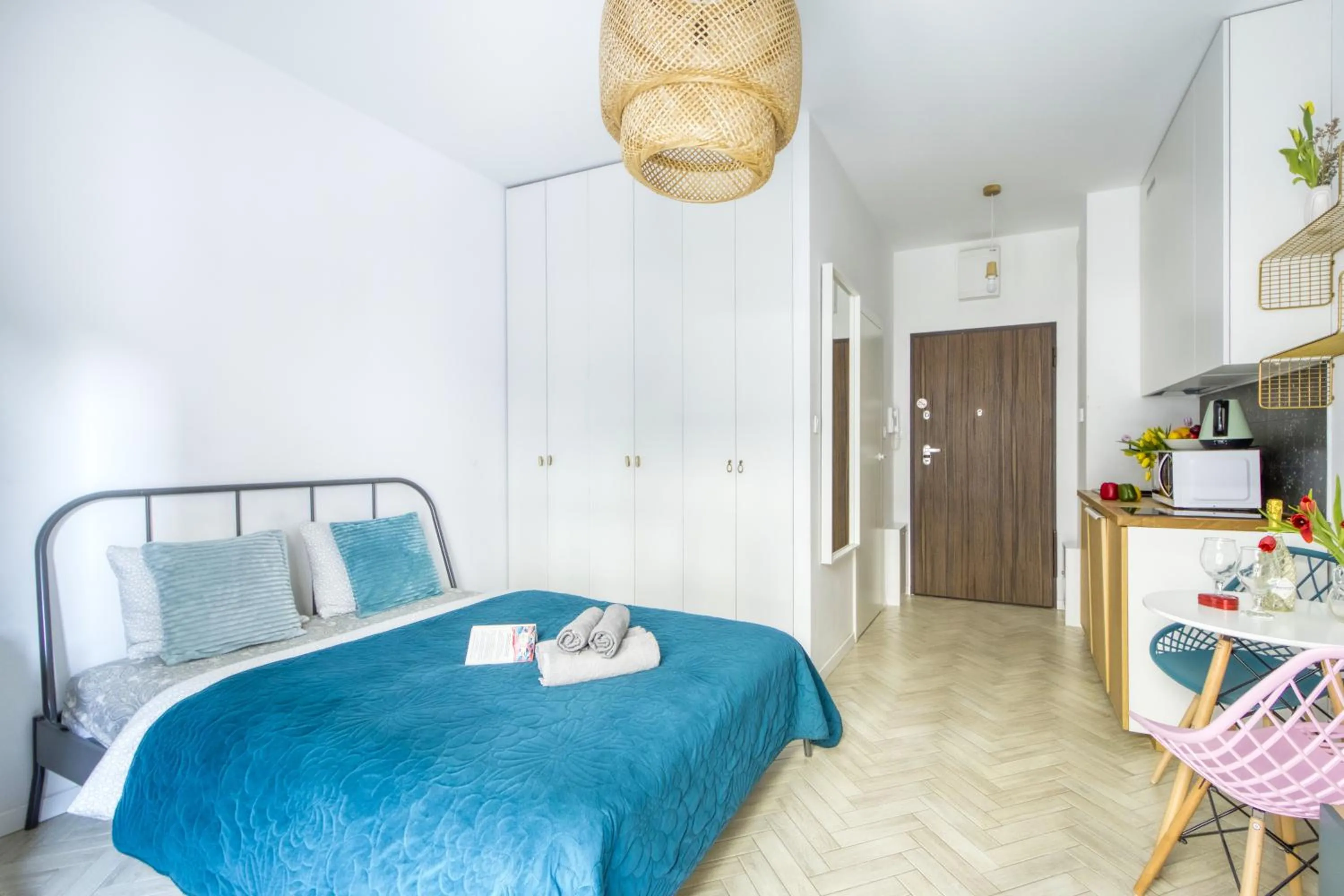 Bed in Aparthotel Pawia Deluxe- 10 min to center