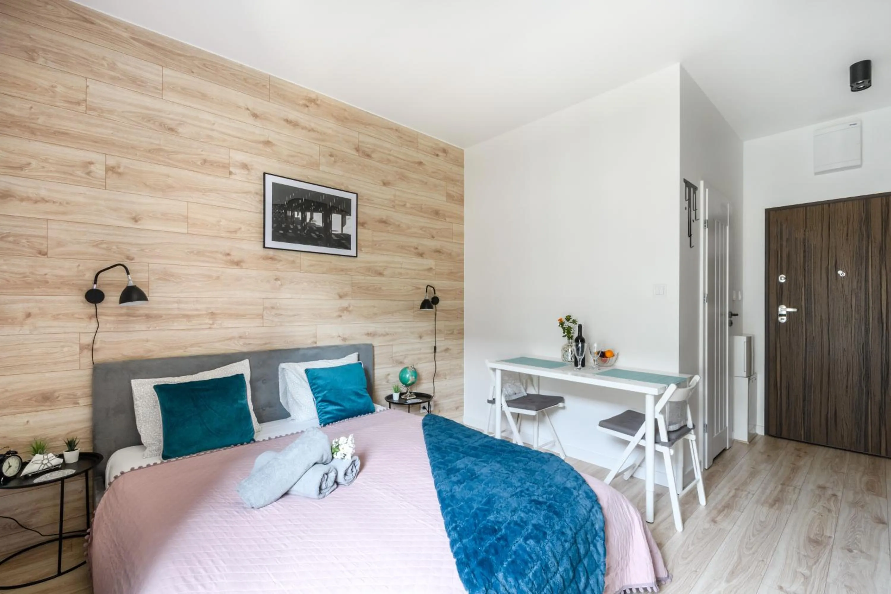 Bedroom, Bed in Aparthotel Pawia Deluxe- 10 min to center