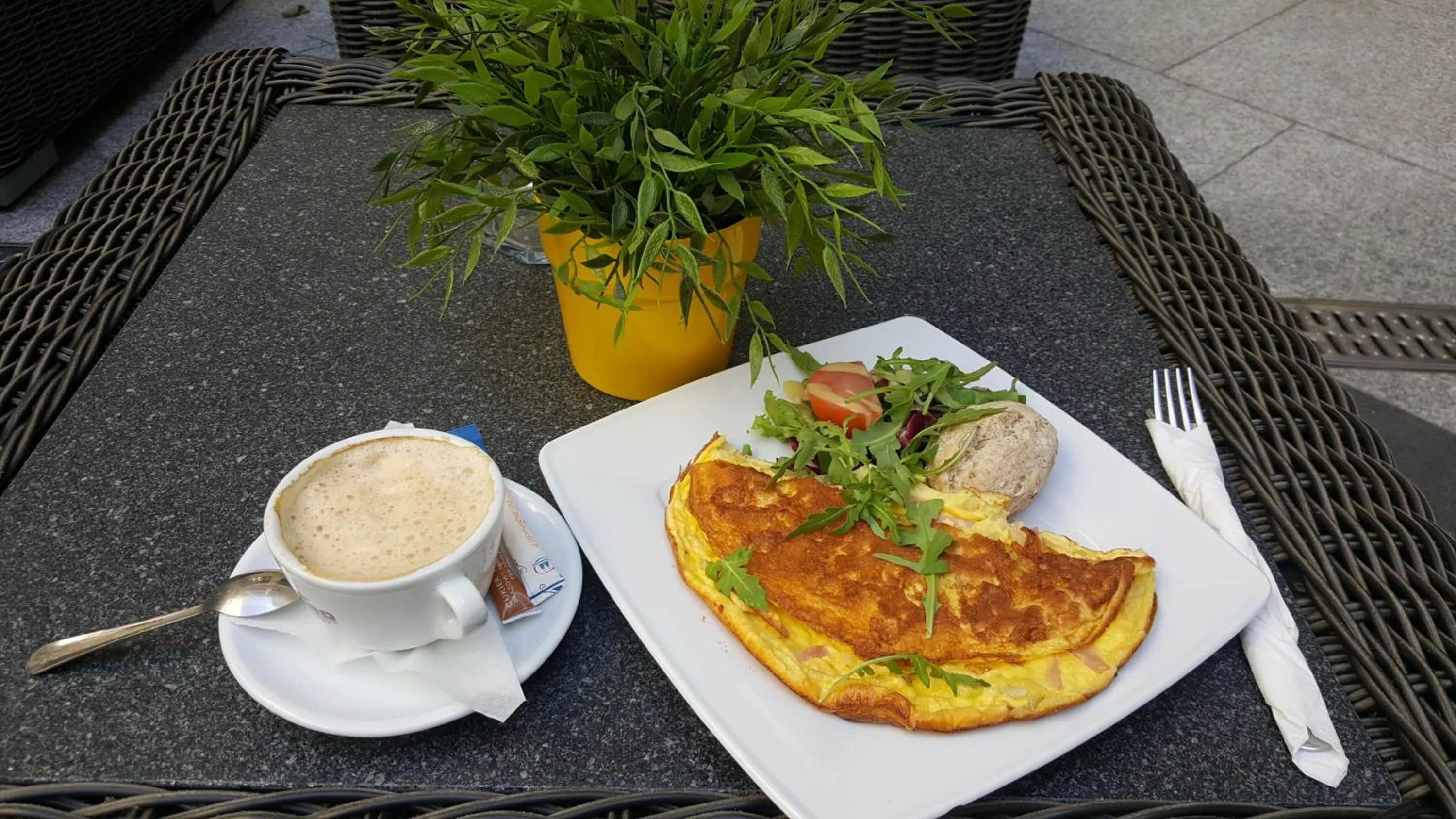 Food in Aparthotel Pawia Deluxe- 10 min to center