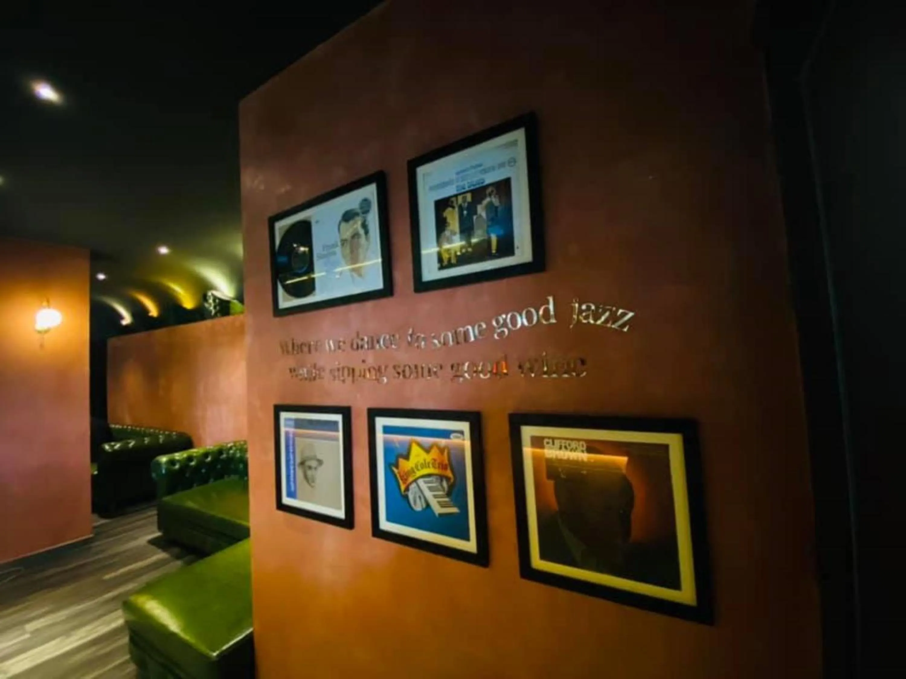 Restaurant/places to eat in Chu Hotel