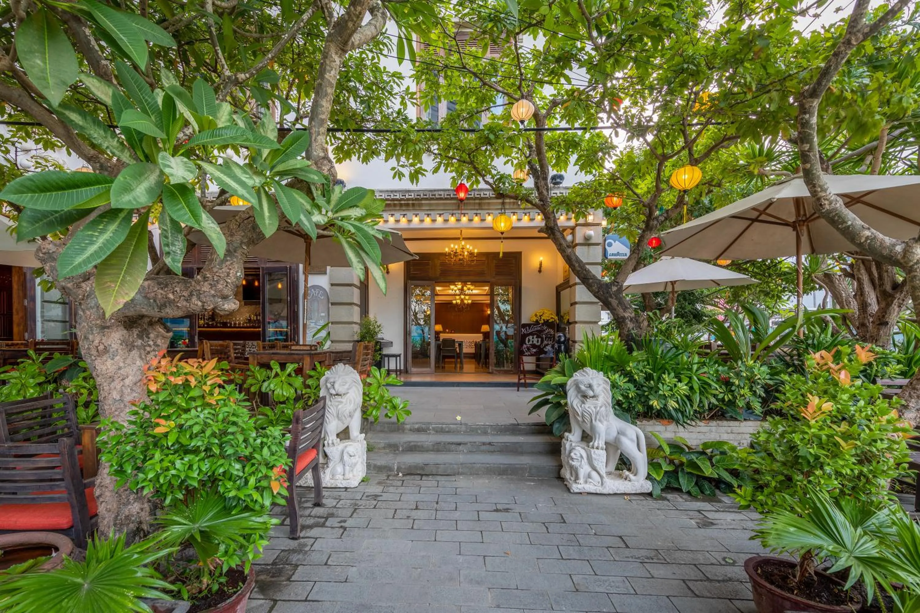 Facade/entrance in Chu Hotel