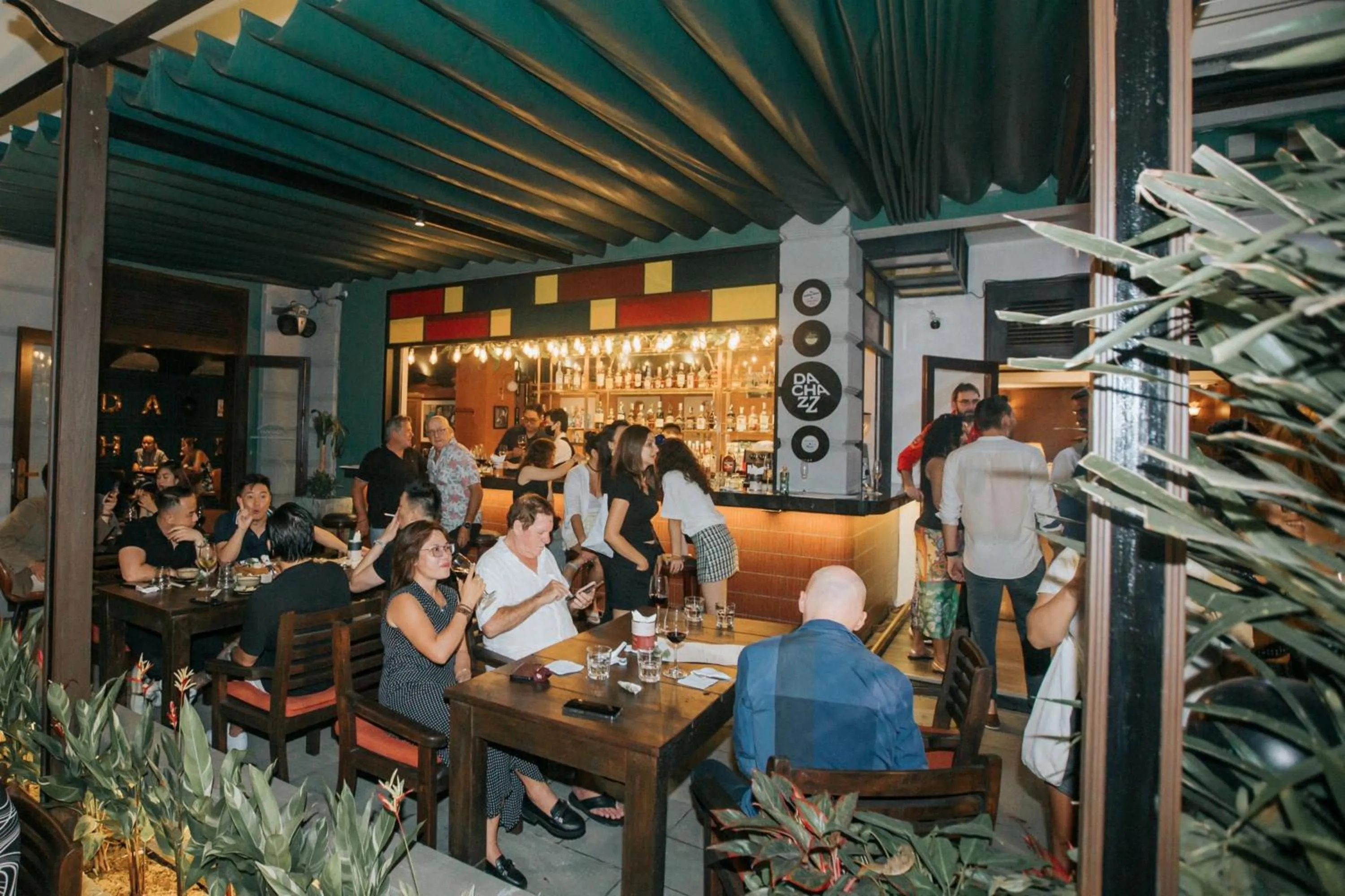 Restaurant/places to eat in Chu Hotel