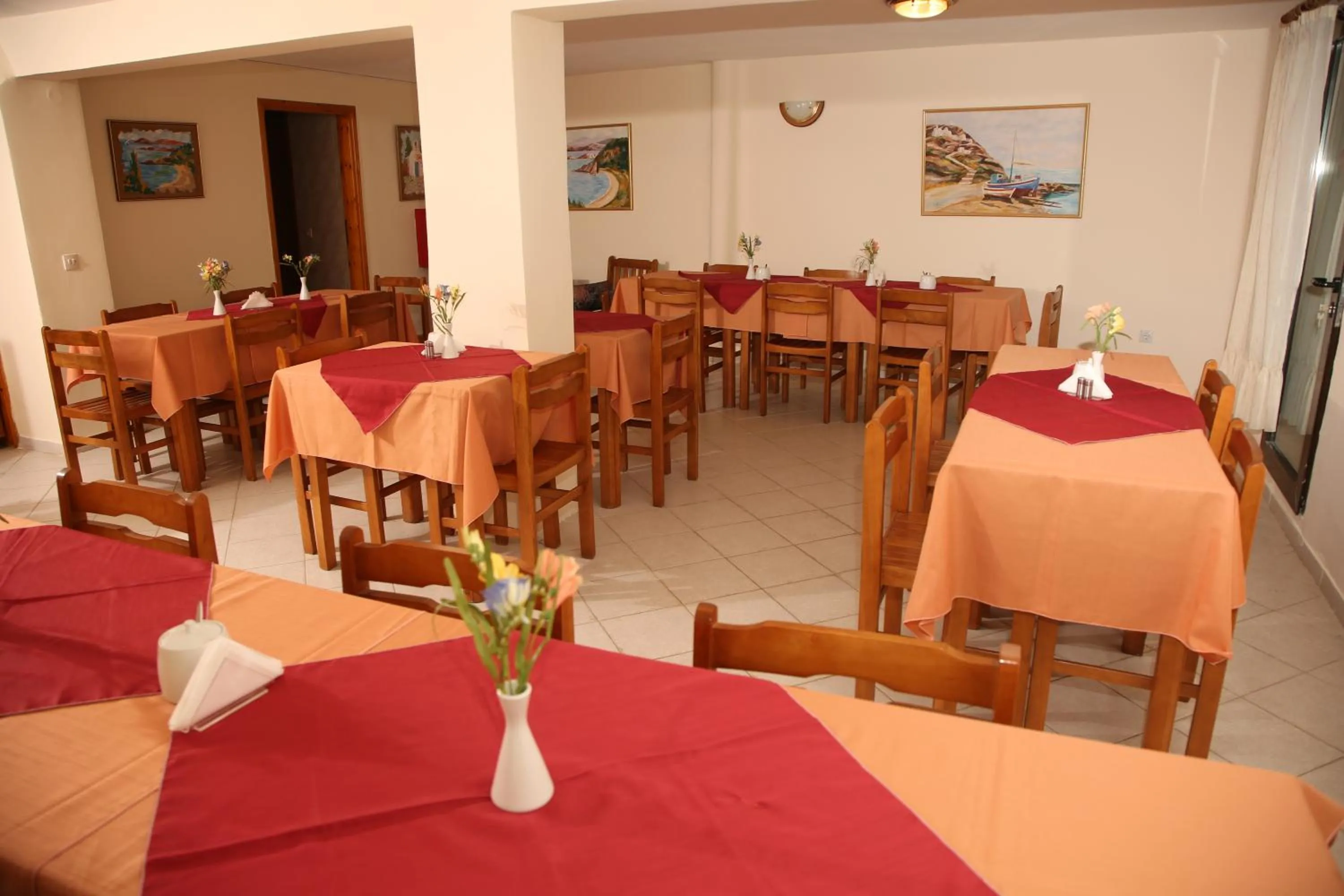 Restaurant/places to eat in Hotel Zeus