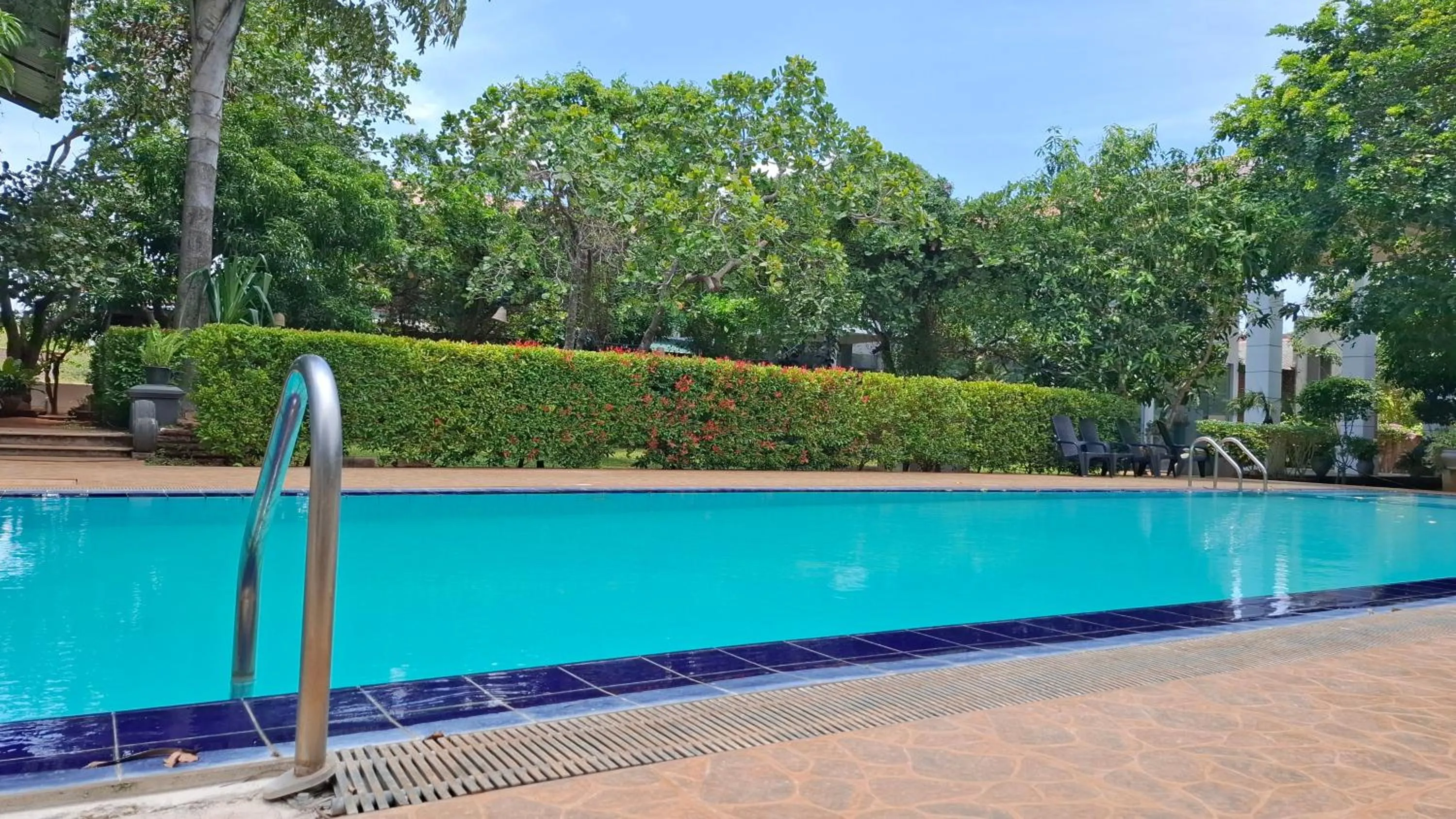 Swimming pool in Four Points Resort - Anuradhapura