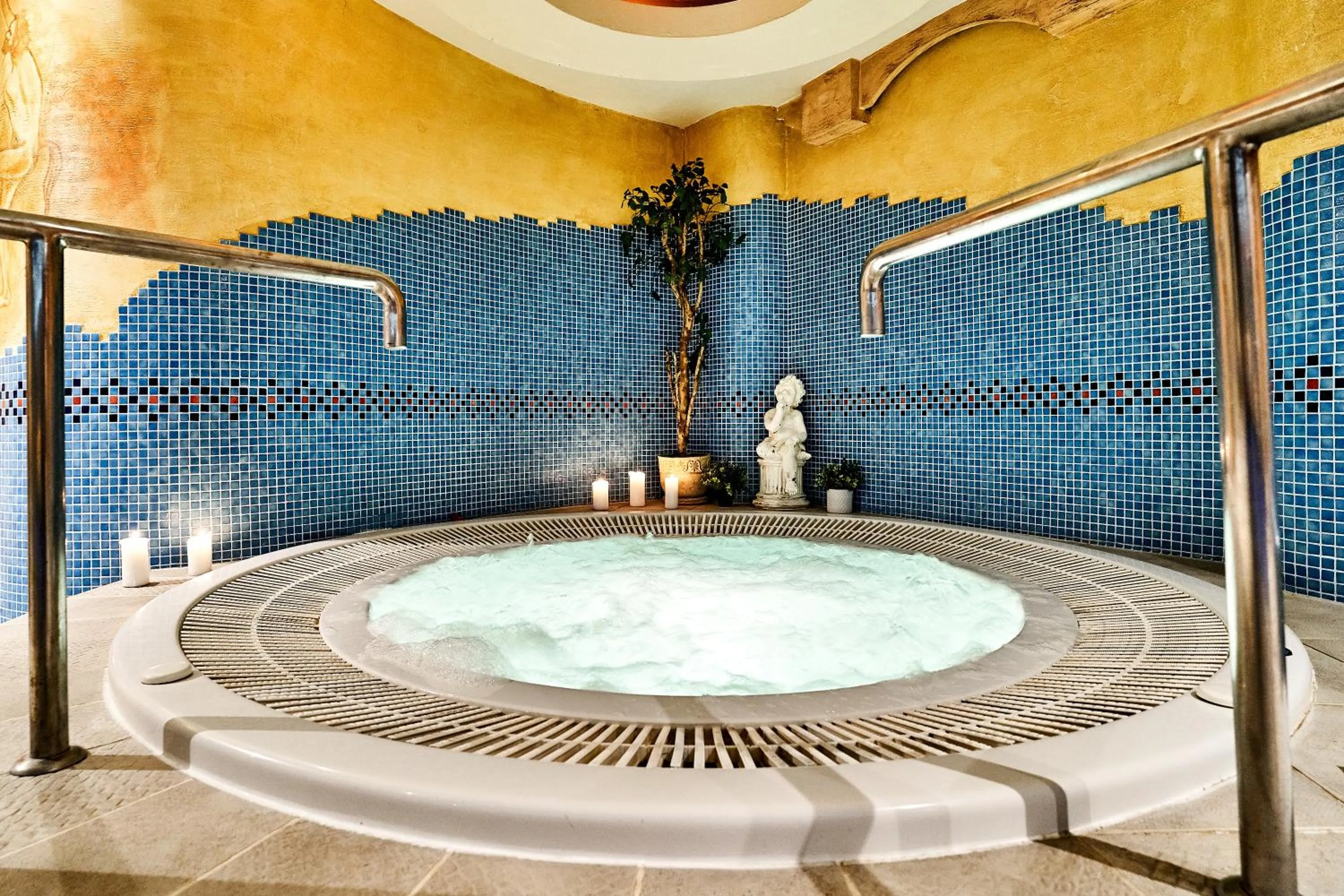 Hot Tub in Hotel Stara Poczta