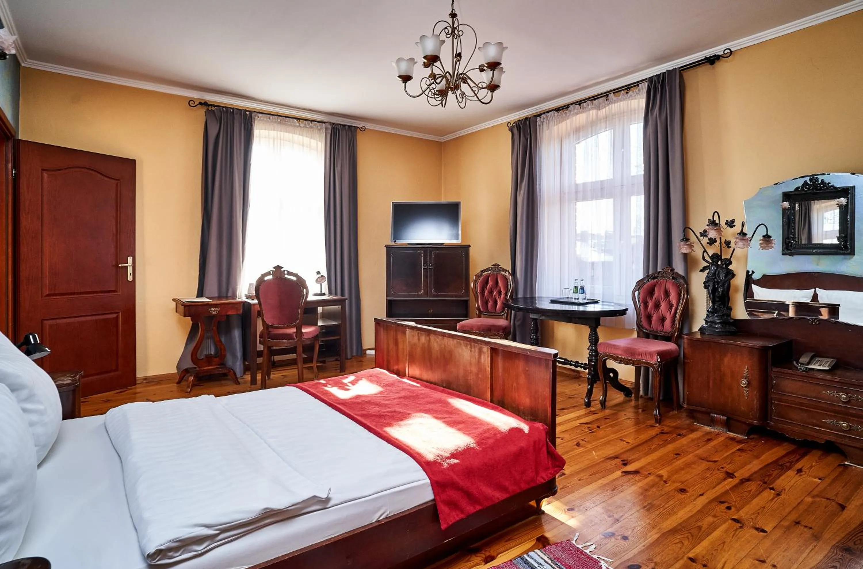Property building, Bed in Hotel Stara Poczta