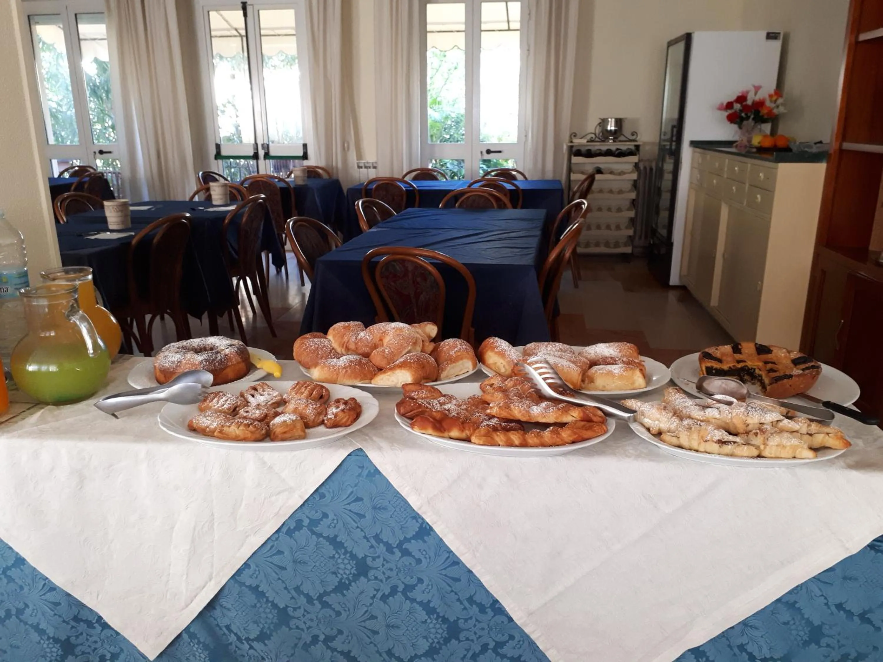 Restaurant/places to eat in Hotel Laurin