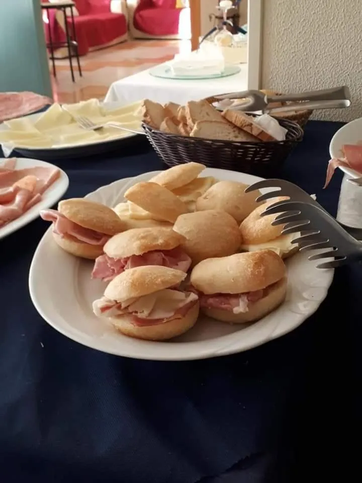 Food in Hotel Laurin