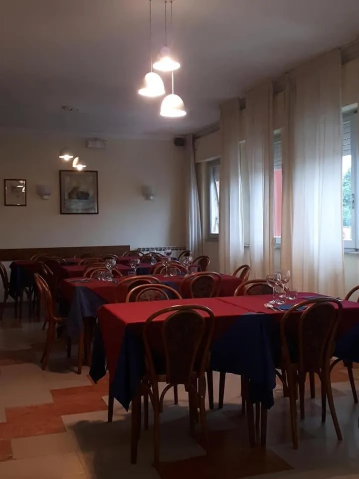 Restaurant/places to eat in Hotel Laurin