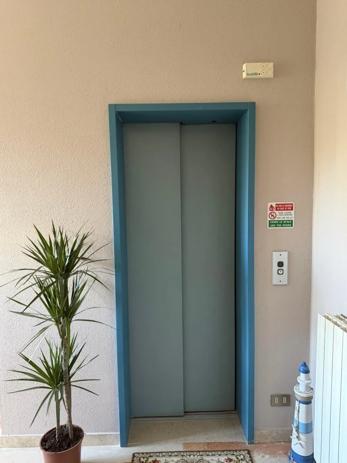 elevator in Hotel Laurin