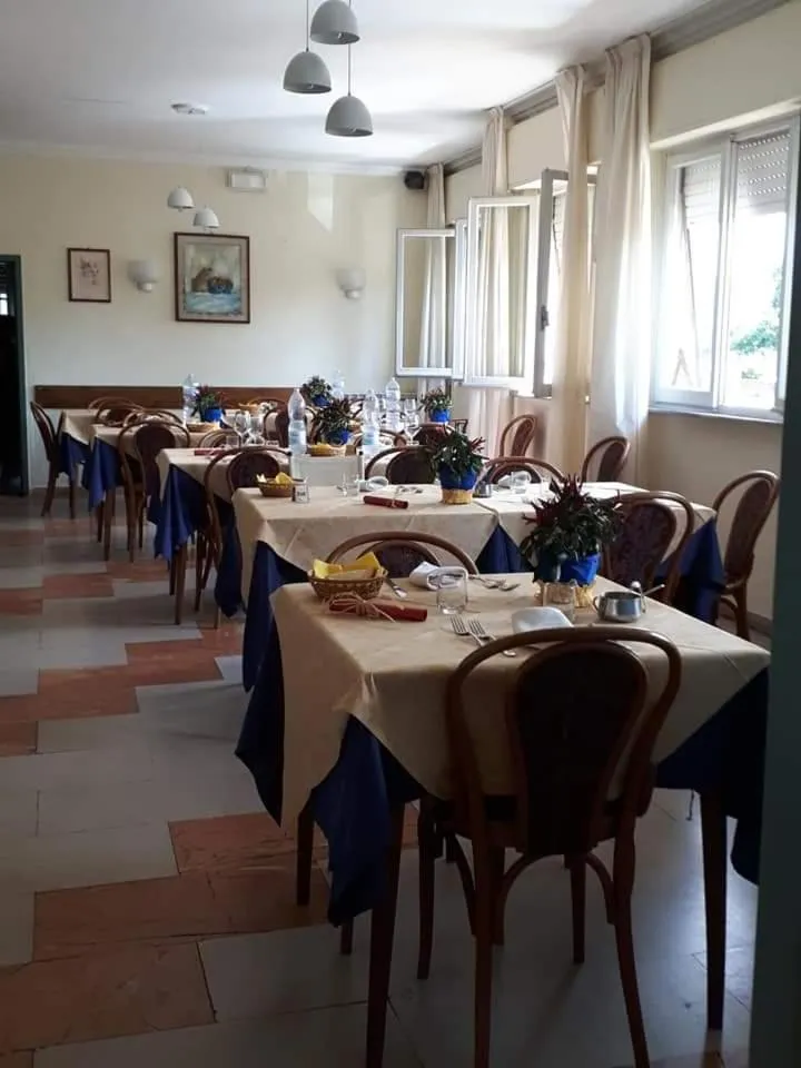 Restaurant/places to eat in Hotel Laurin
