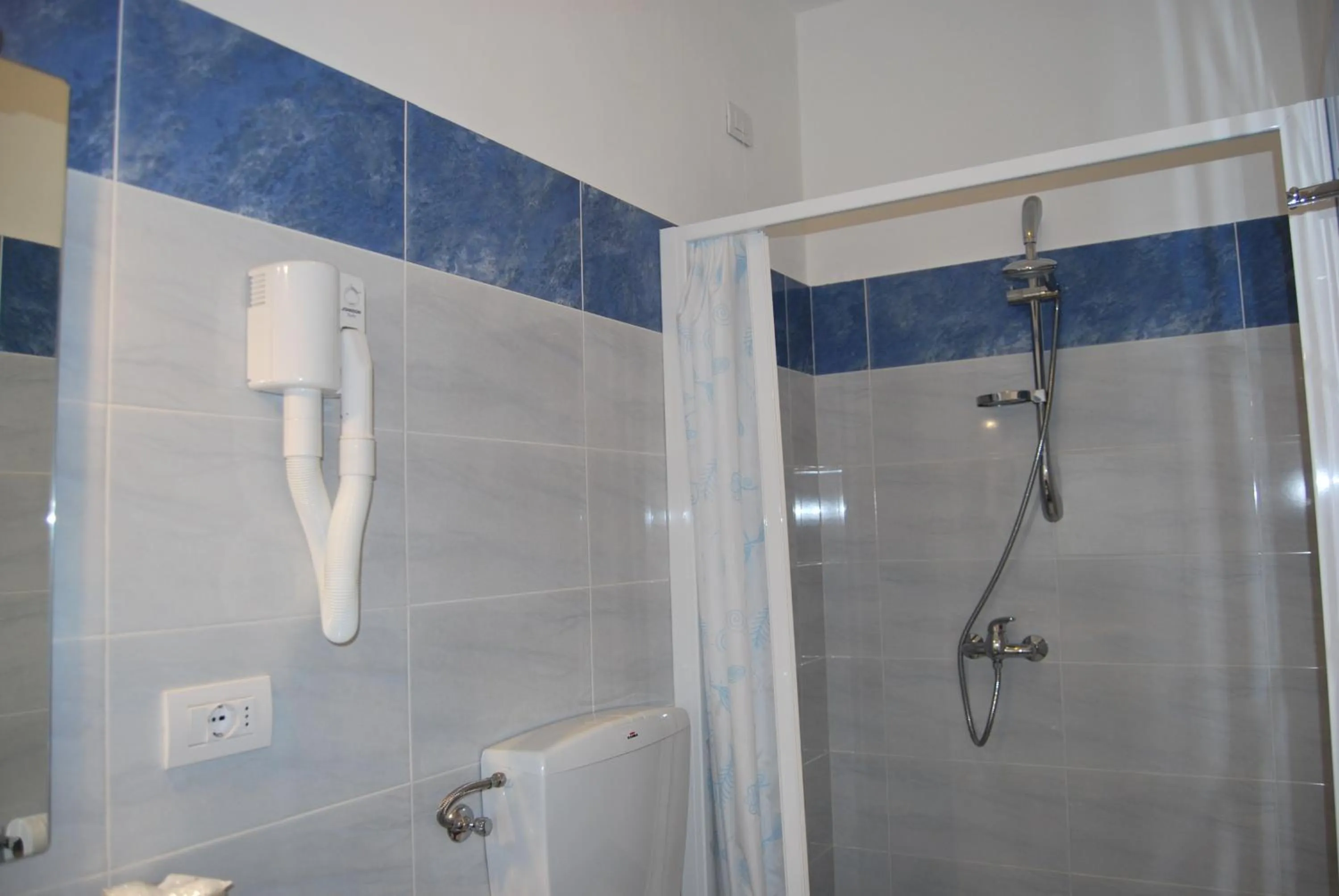 Shower in Hotel Laurin