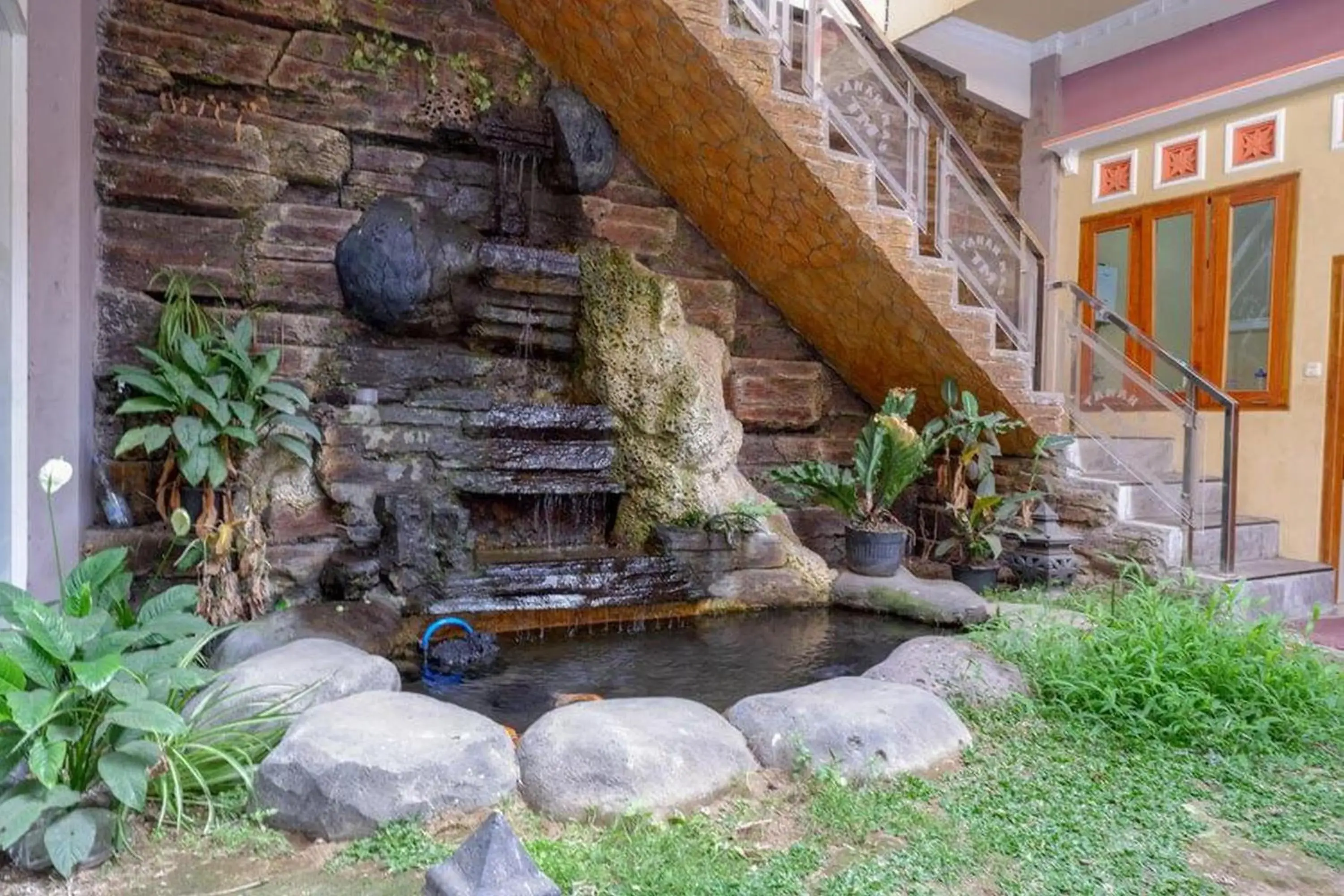 Property building in RedDoorz near Desa Wisata Tambi Dieng Property building in RedDoorz near Desa Wisata Tambi Dieng