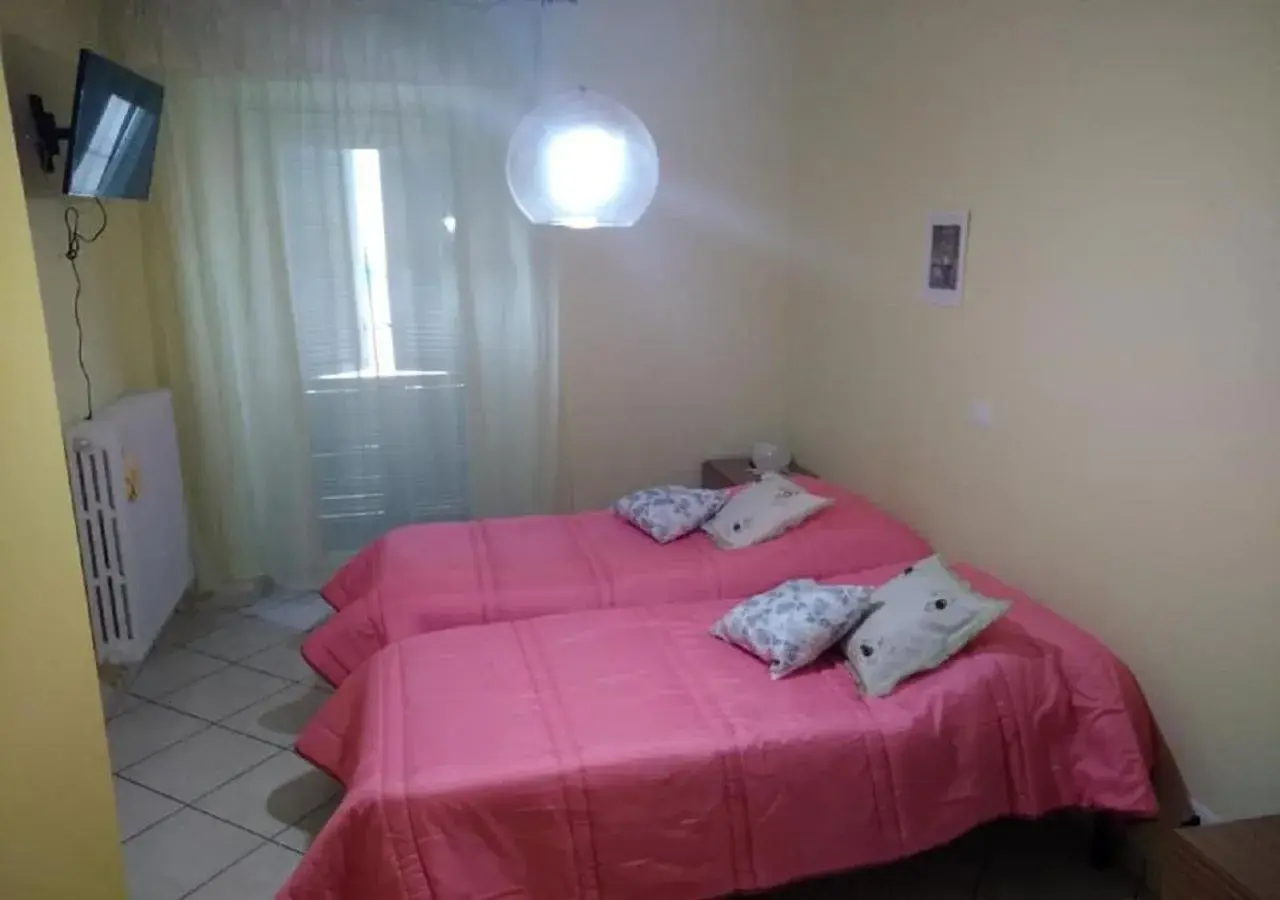 Large Double or Twin Room - single occupancy in Bed and Breakfast La Campanula Large Double or Twin Room - single occupancy in Bed and Breakfast La Campanula