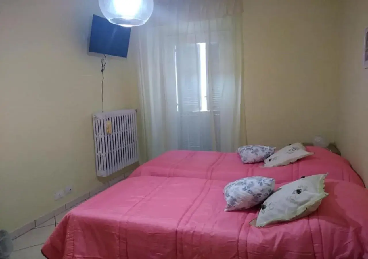 Large Double or Twin Room - single occupancy in Bed and Breakfast La Campanula Large Double or Twin Room - single occupancy in Bed and Breakfast La Campanula