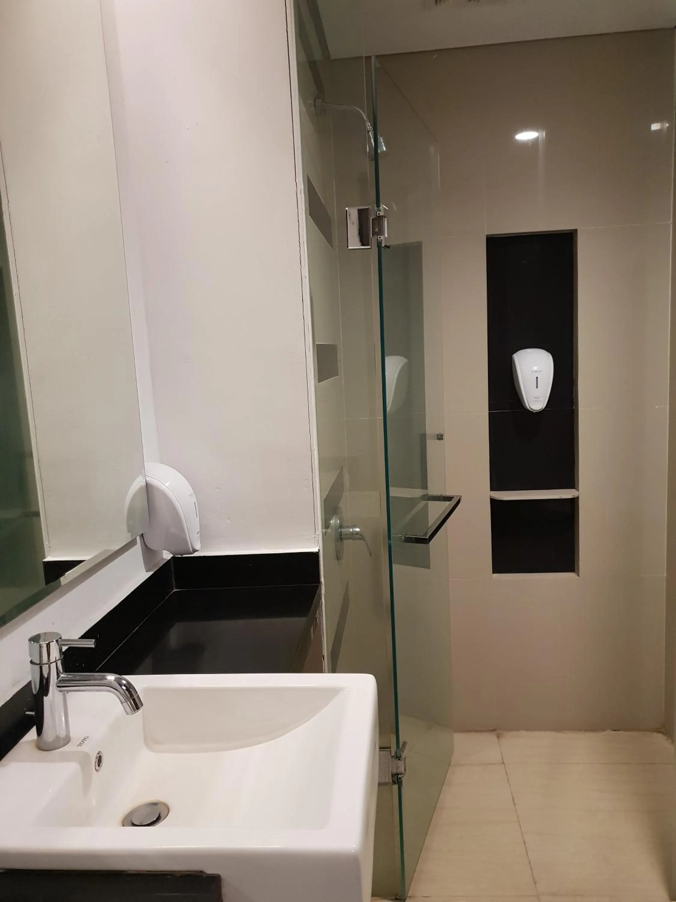 Bathroom in Novena Hotel Bandung