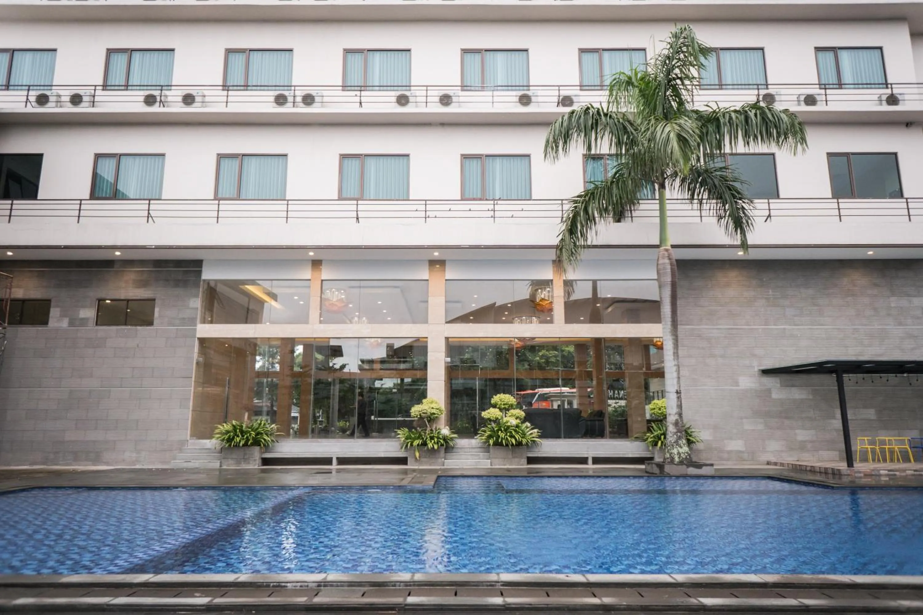 Swimming pool in Novena Hotel Bandung