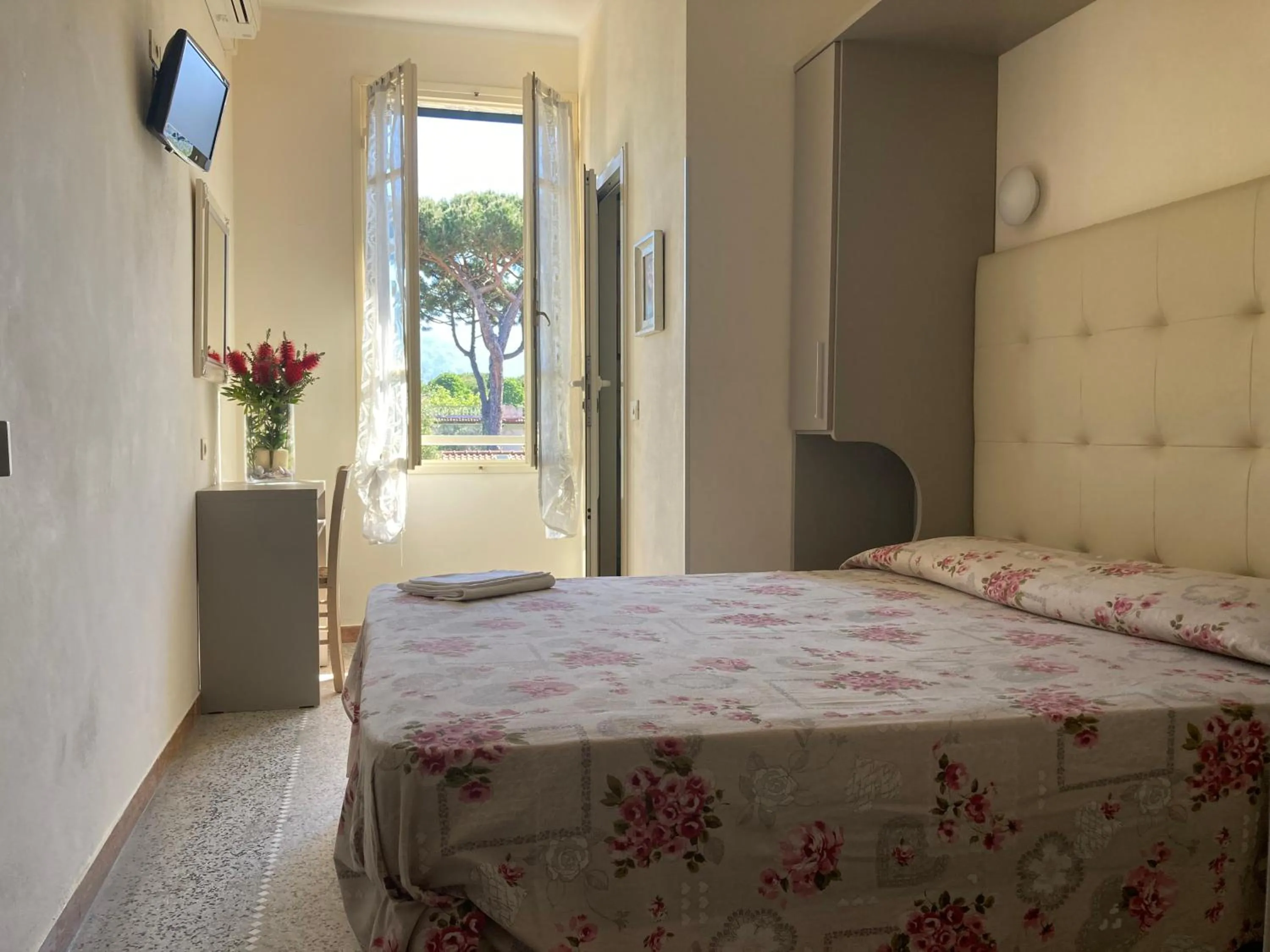 Bed in Hotel Verdesolemare