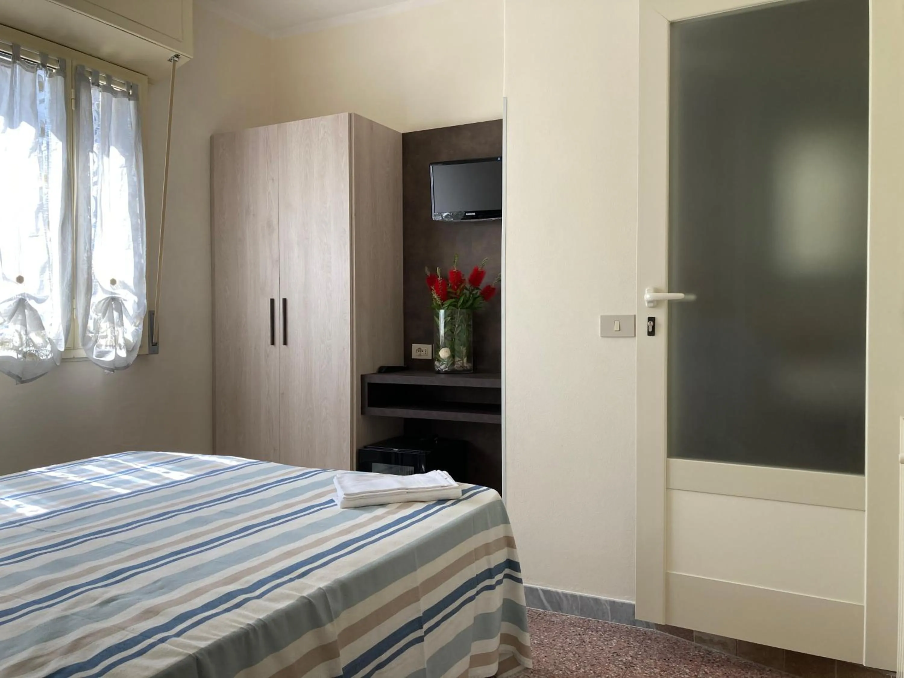 Photo of the whole room, Bed in Hotel Verdesolemare