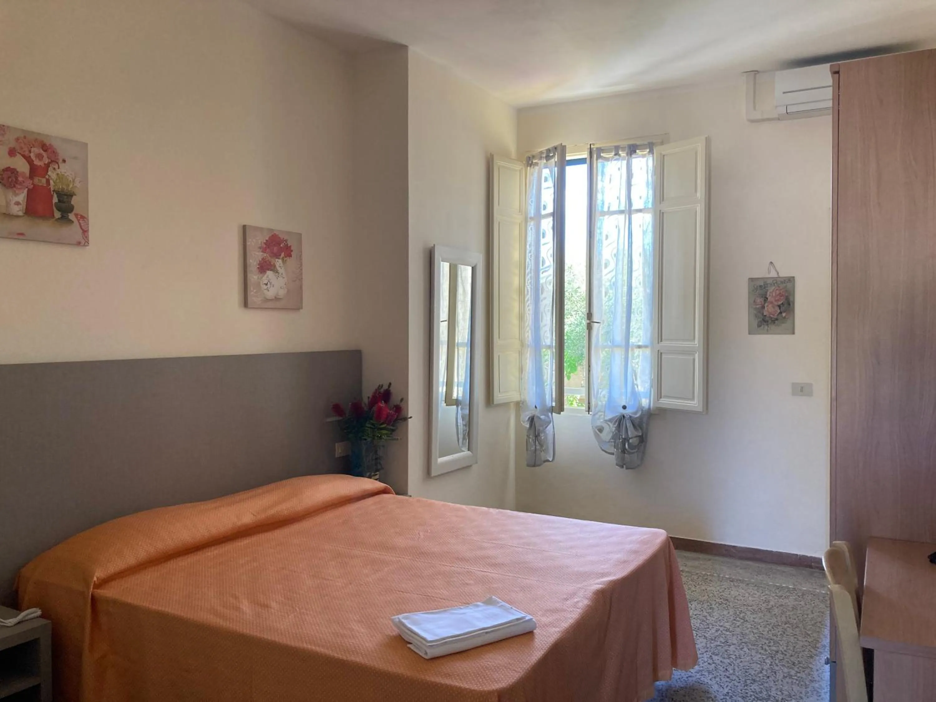 Bed in Hotel Verdesolemare