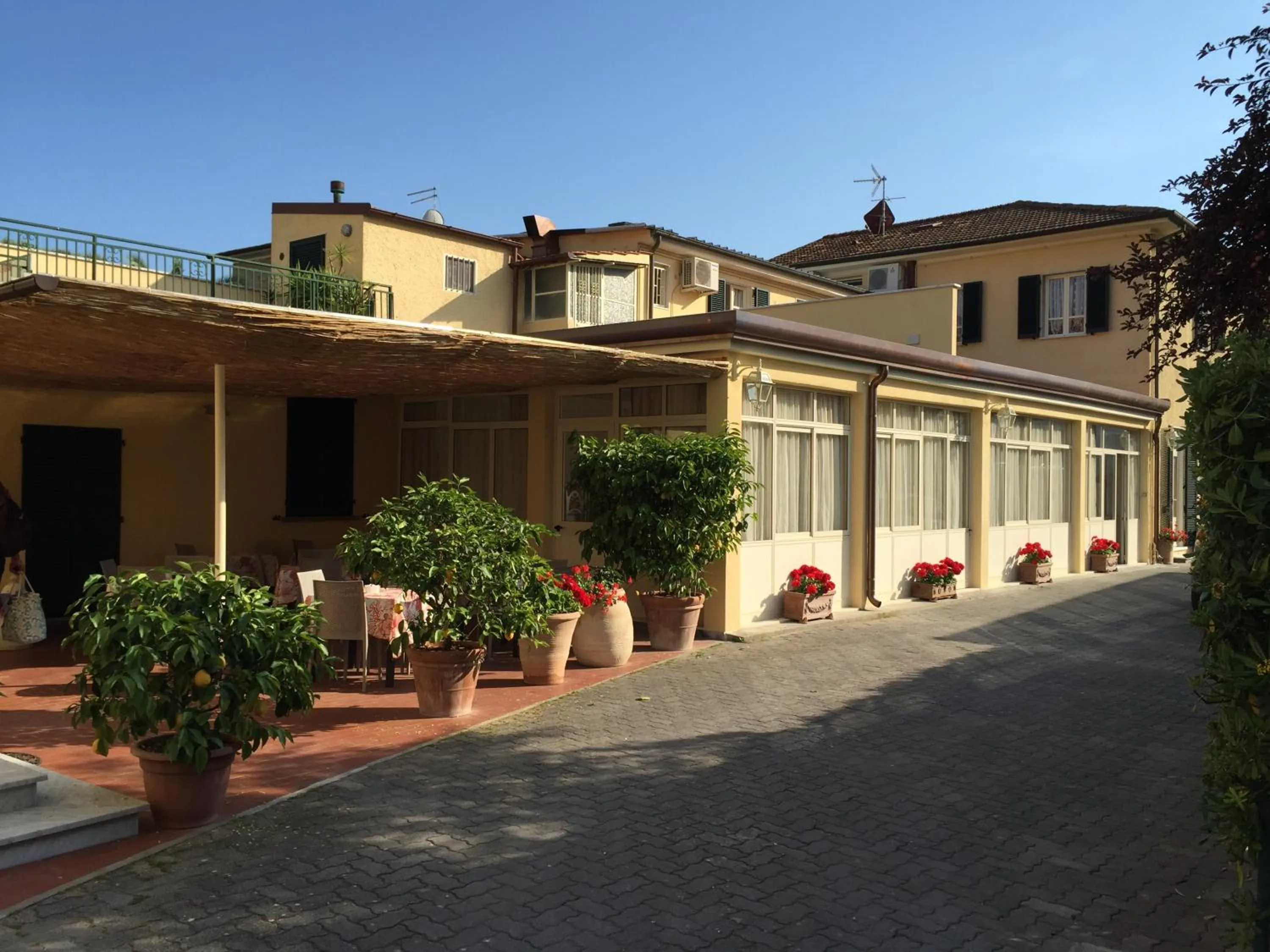 Property building in Hotel Verdesolemare