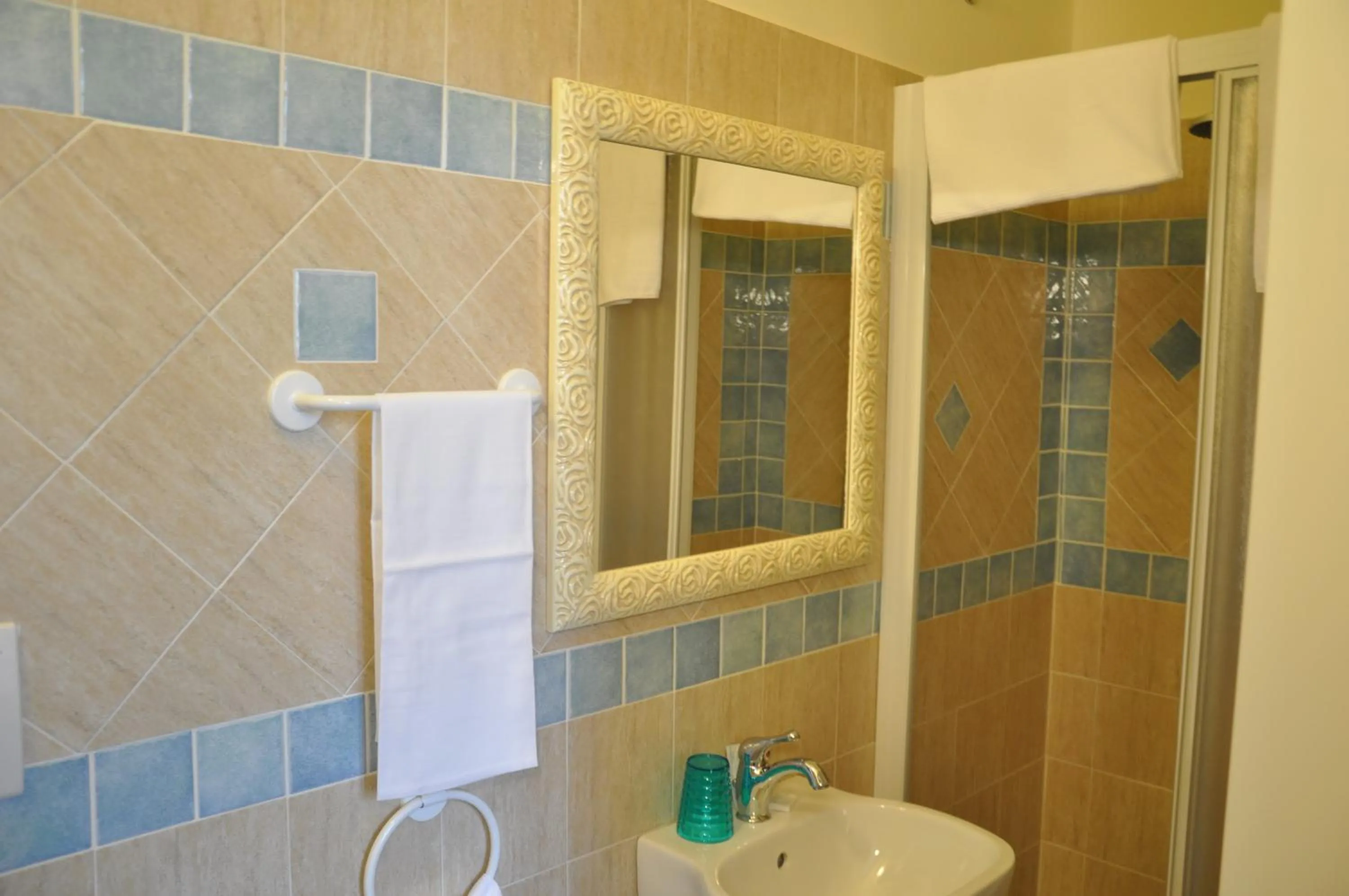 Bathroom in Hotel Verdesolemare